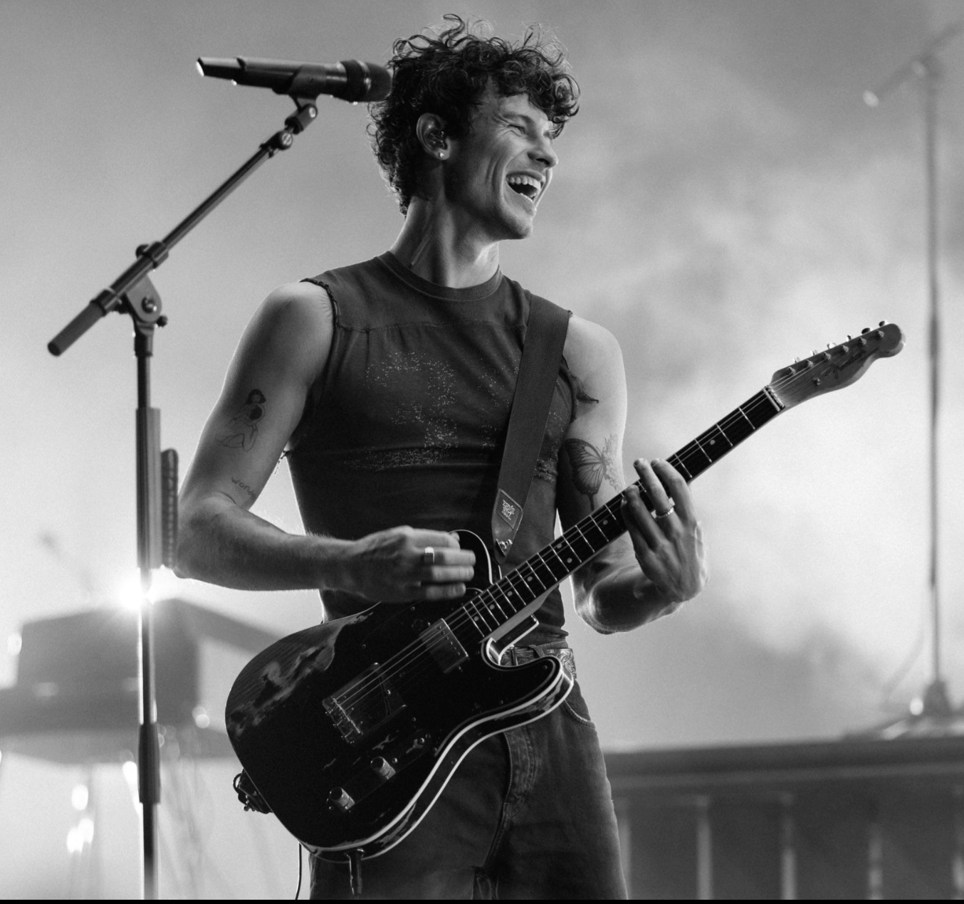 "Shawn Mendes Takes His Style On The Road Again"