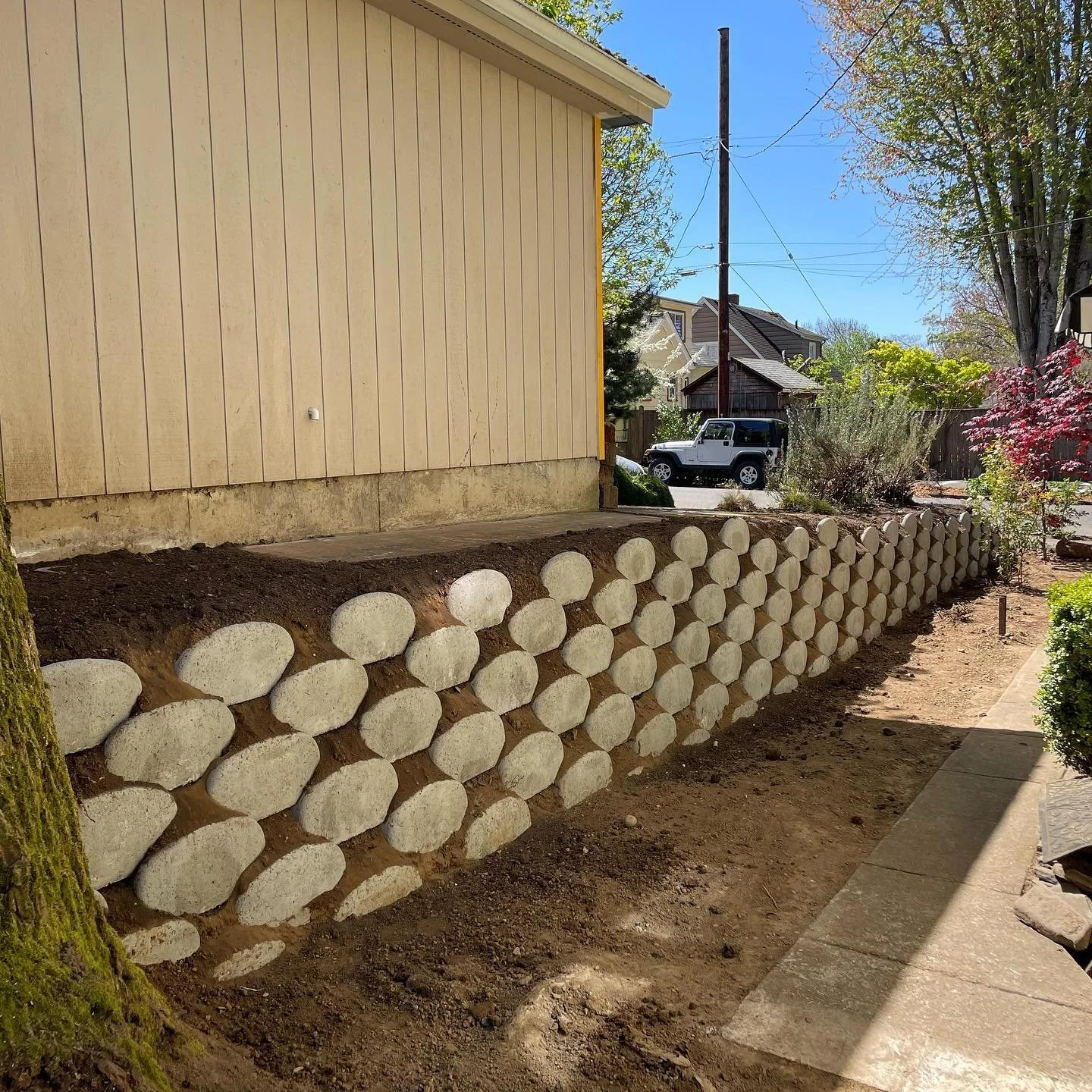 Plantable living retaining wall system 🪨🪷🪨🪷🪨 made possible by @soilretention