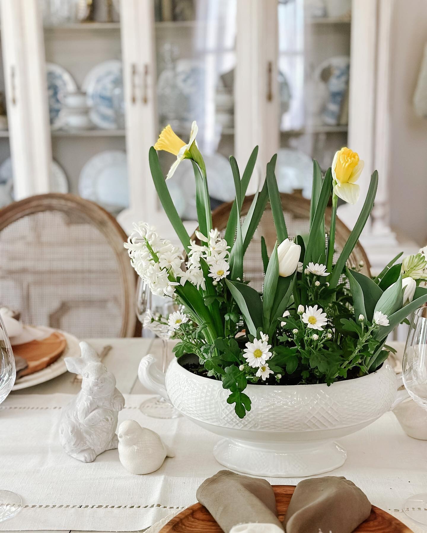 Happy Easter, from our home to yours! 🐰💕

Dreaming of last year&rsquo;s tablescape since we&rsquo;re not hosting Easter dinner this year. I foresee our dining room table being covered in wallpaper for the next few weeks as we tackle this big projec
