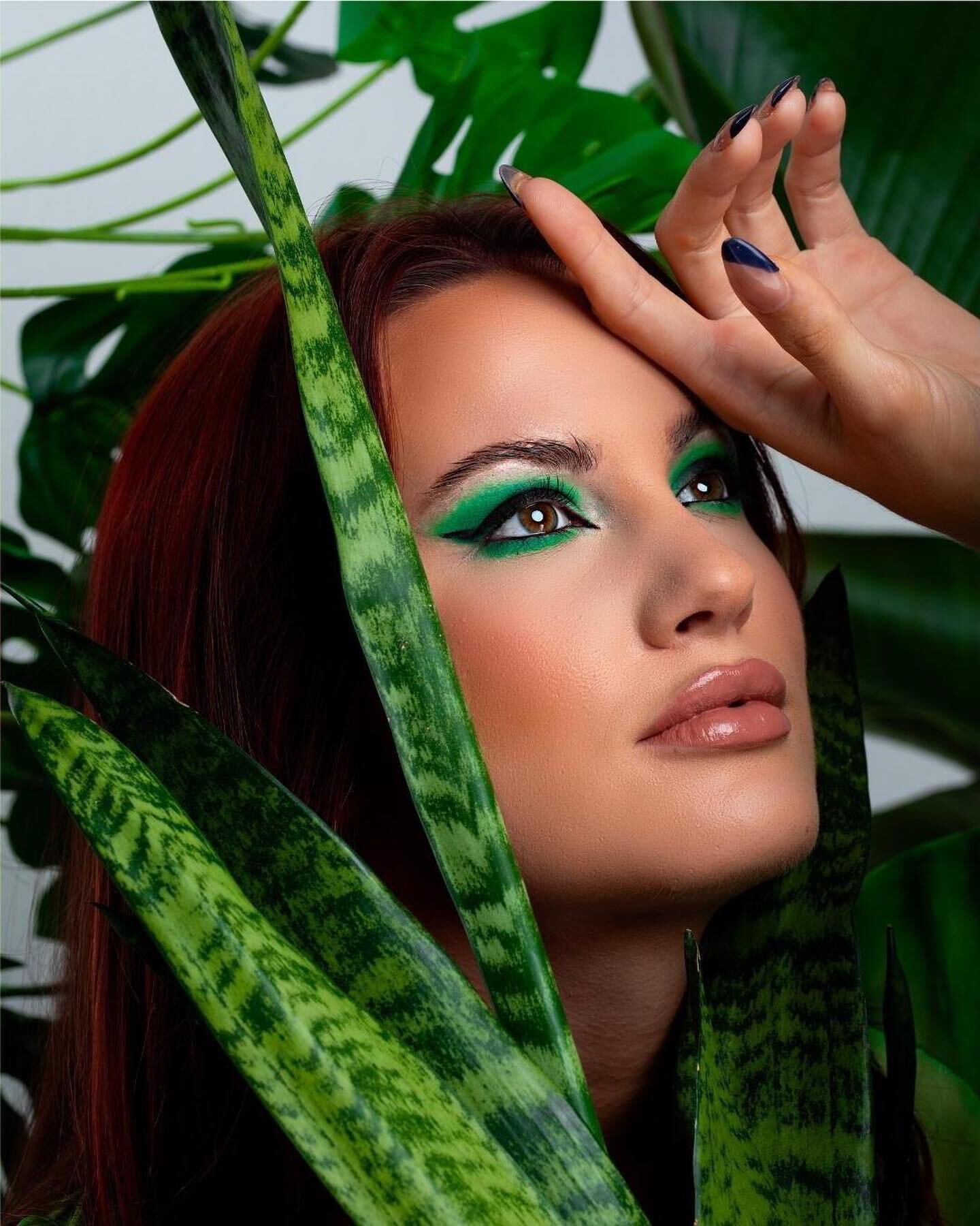 Color Series Final Part 4: Green with @bossbeautymakeupacademy 🌈🎨
 

For the prop we had a variety of plants. Loved the makeup on @ryleehope all created by @ladyamanibeauty 

✨ @ryleehope 
💄 @ladyamanibeauty 
📍 @bossbeautymakeupacademy 
📸 @pixel