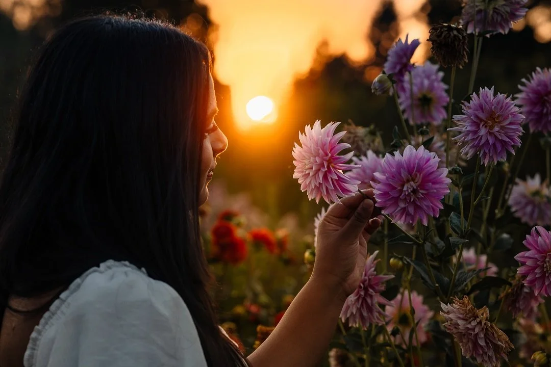 Give me all that golden, glowy, enchanted flower garden, magical goodness!!!! 😍 can you tell I&rsquo;m obsessed? 😍

I am not even fully through this gallery and am over here obsessing with the light as I edit sneak peeks for my client 💞

Have you 