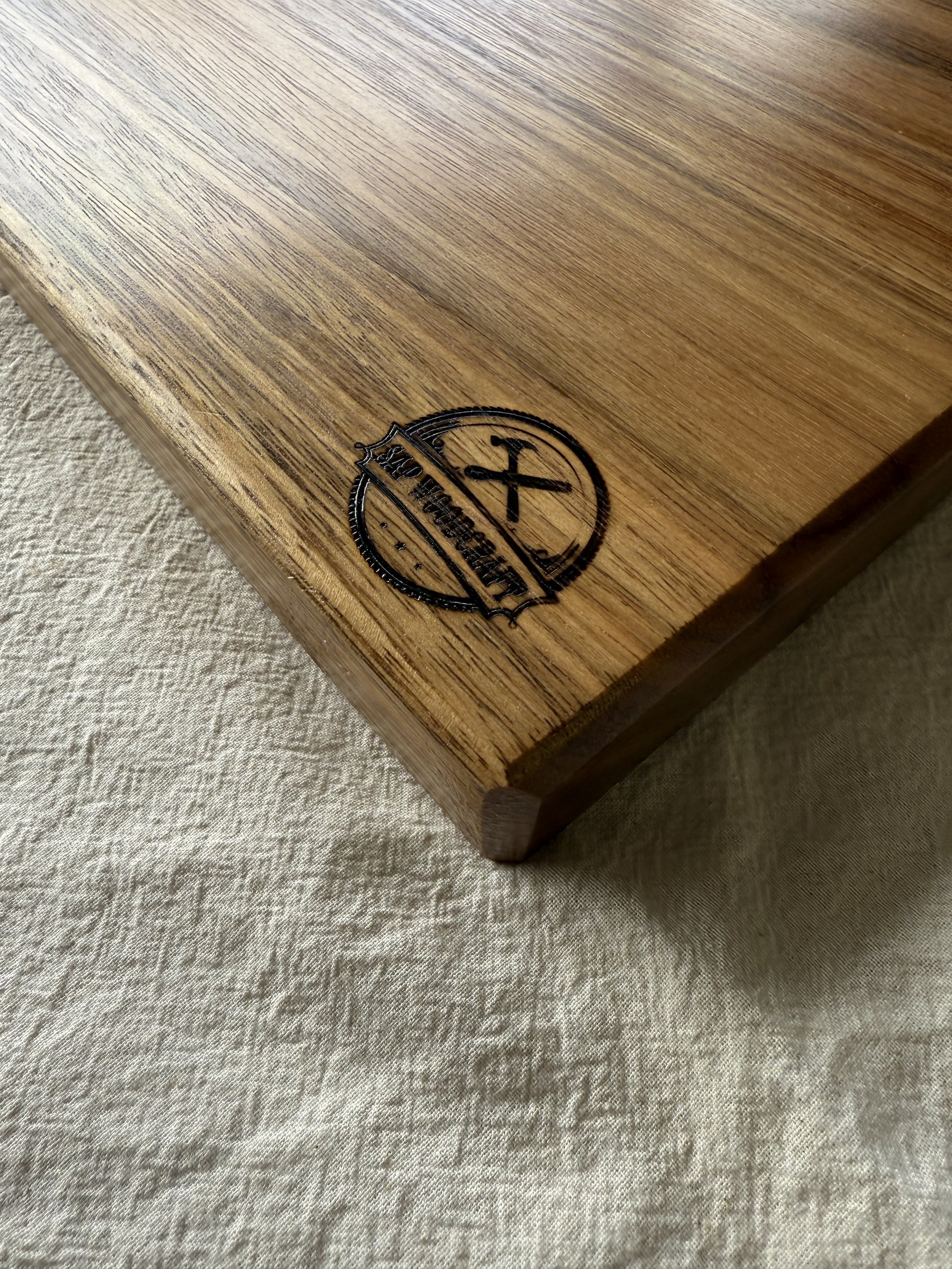 Spotted Gum Face Grain Chopping Board 1-2.jpeg