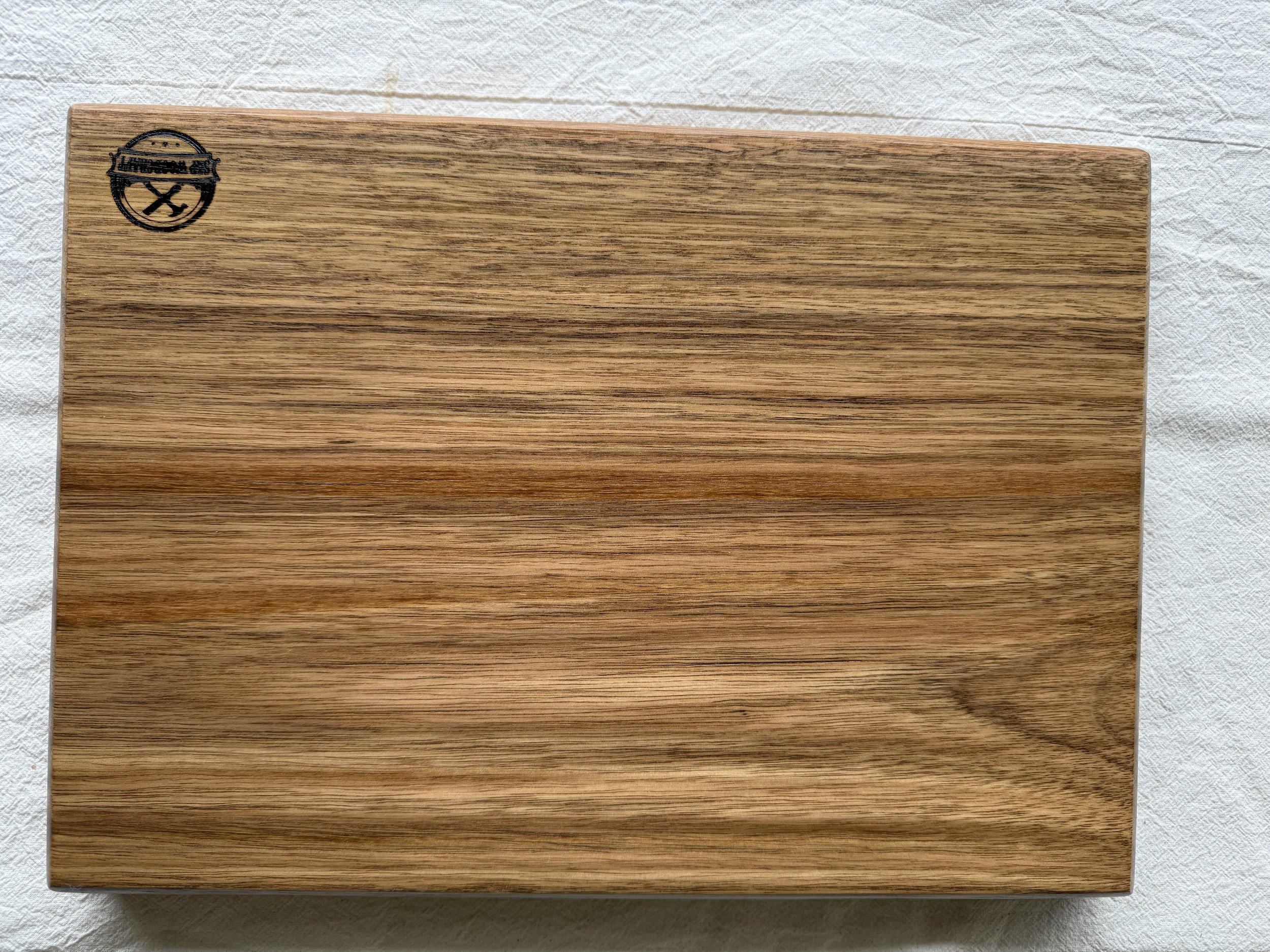 Spotted Gum Face Grain Chopping Board 1-1.jpeg