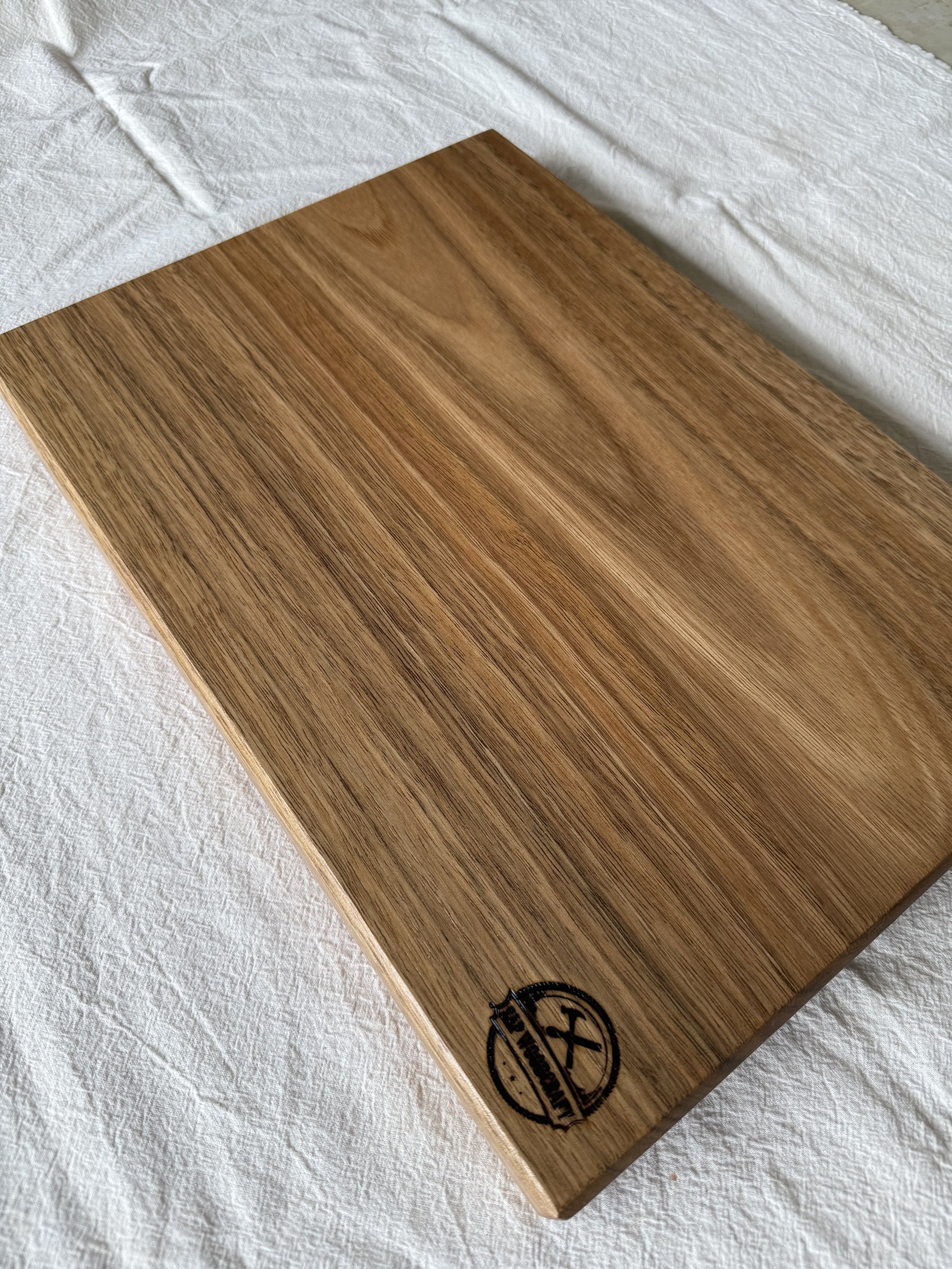 Spotted Gum Face Grain Chopping Board 3.jpeg