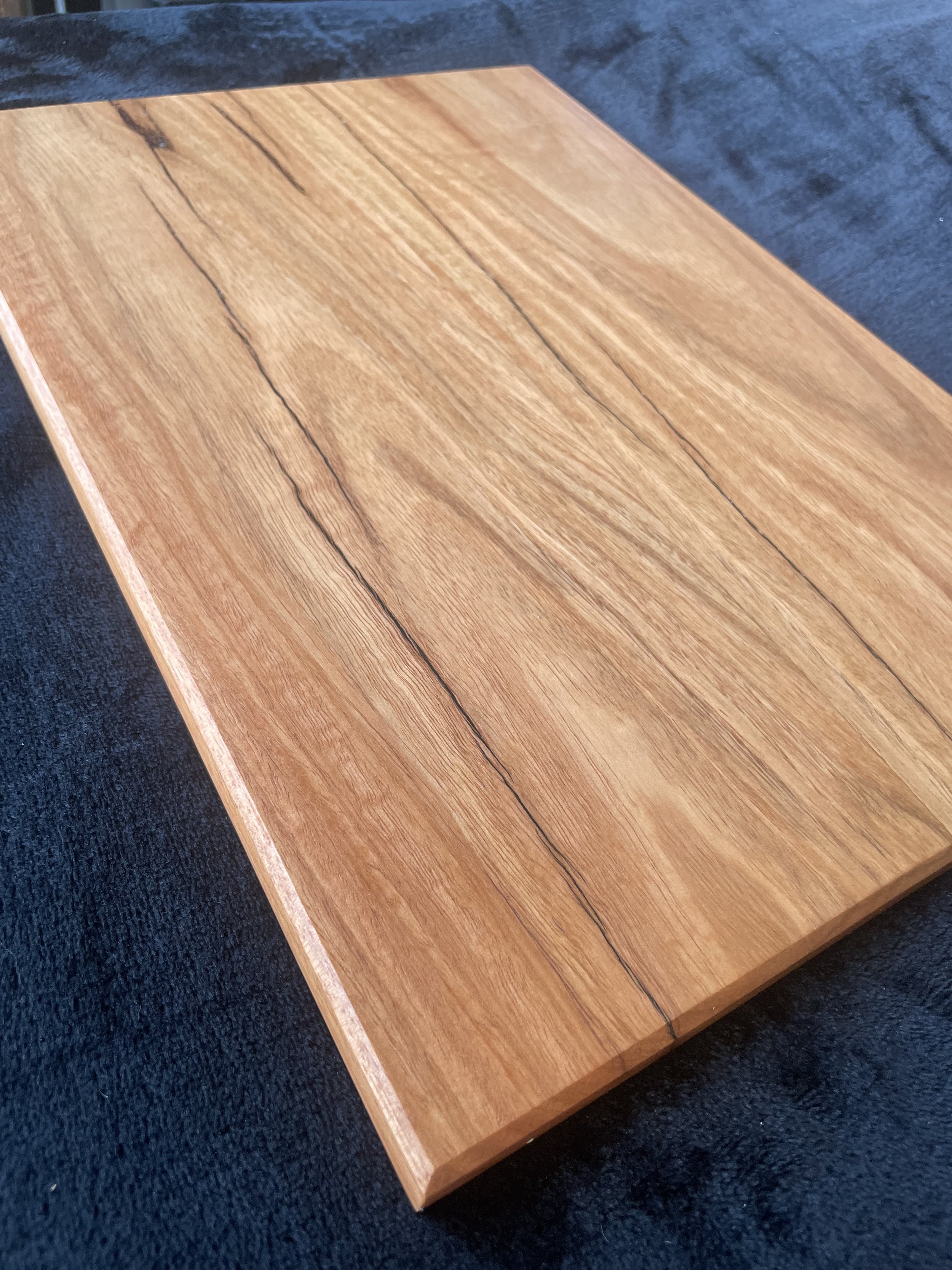 Blackbutt Chopping Board 3-7.jpeg