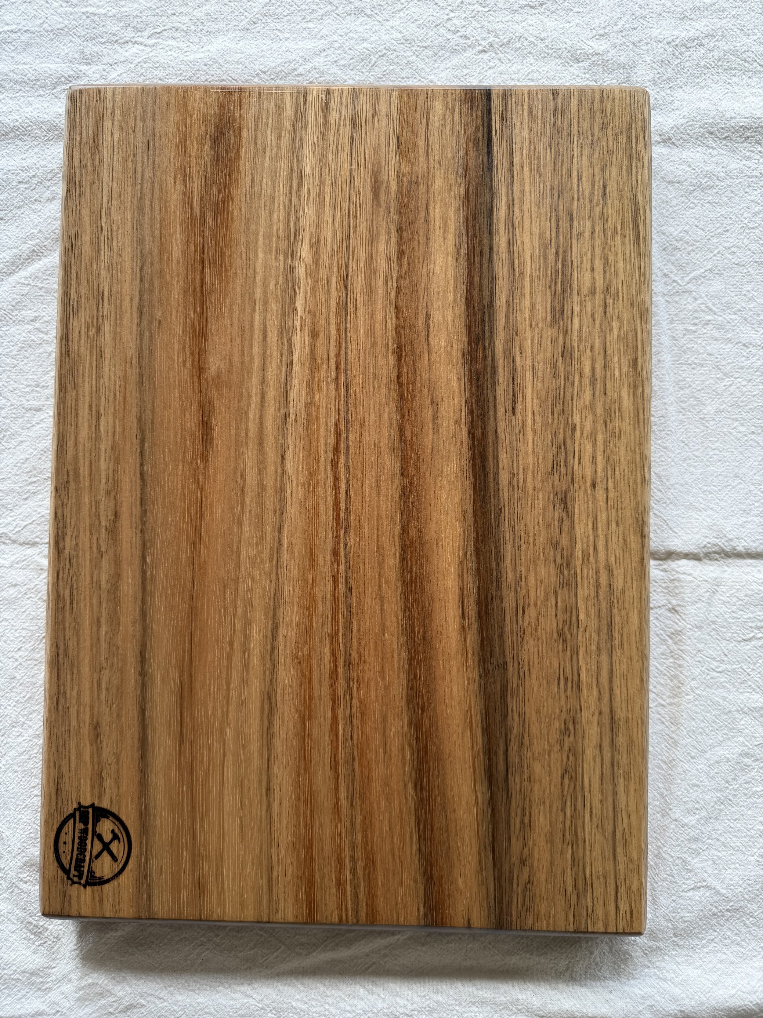 Spotted Gum Face Grain Chopping Board 1-4.jpeg
