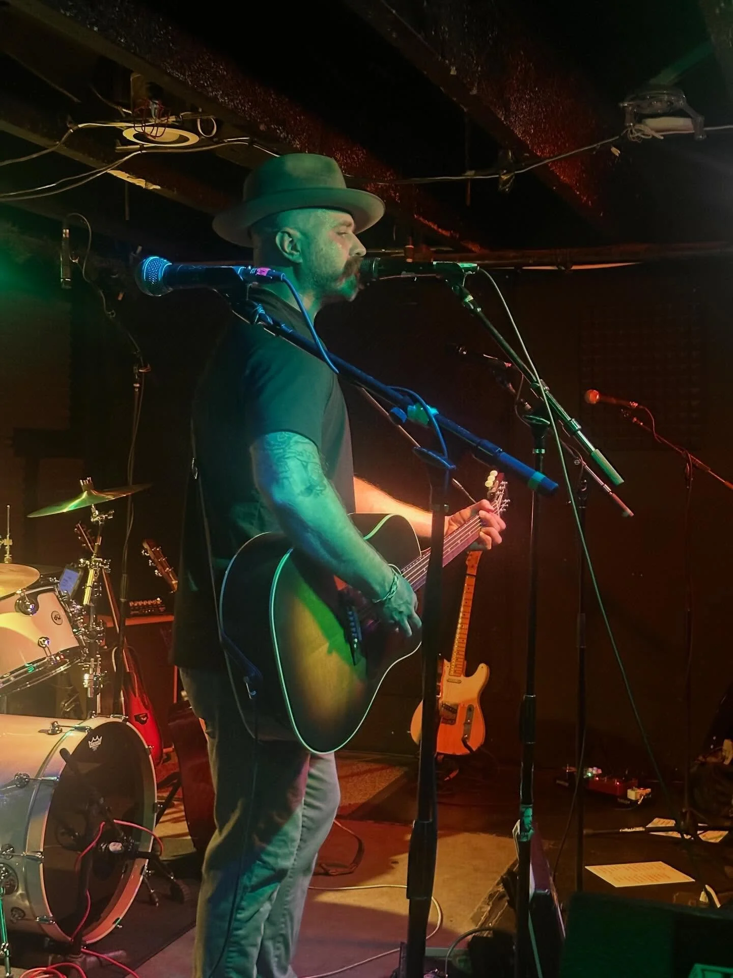 Thanks to everyone who came out last night! Good times were had. Thanks @abarnamedsue and @cashdoutband for letting me sing some songs 🍻 #abarnamedsue