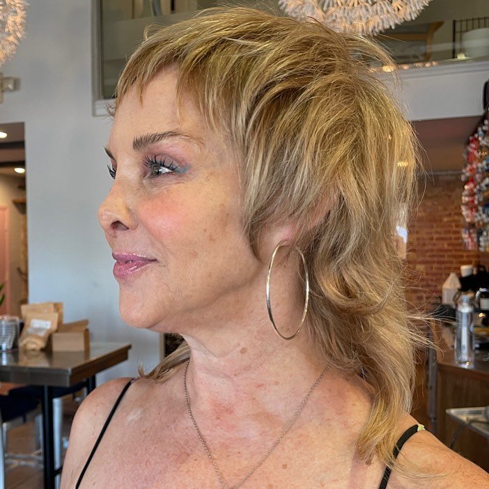 Cut and essential oil based color on the beautiful @carolinecasting 💄✂️❤️ 

#losangeleshairstylist #veganhaircare #hairbyjaimie #hollywoodhairstylist #thepowderroomla #la #losangeles