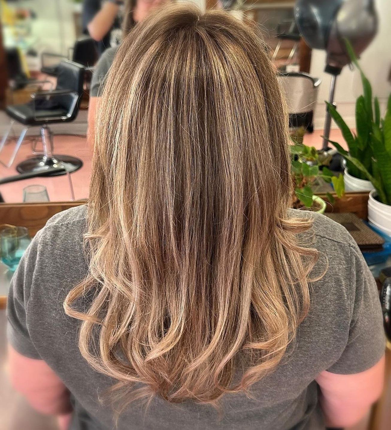 Balayage before &amp; after by our color expert @devinaidan_hair @thepowderroomla ✨💋

#thepowderroomla #losangeleshairstylist #lahairstylist #losangeles #frogtown #hollywoodhairstylist #balayage #blonde #plantbasedhaircare