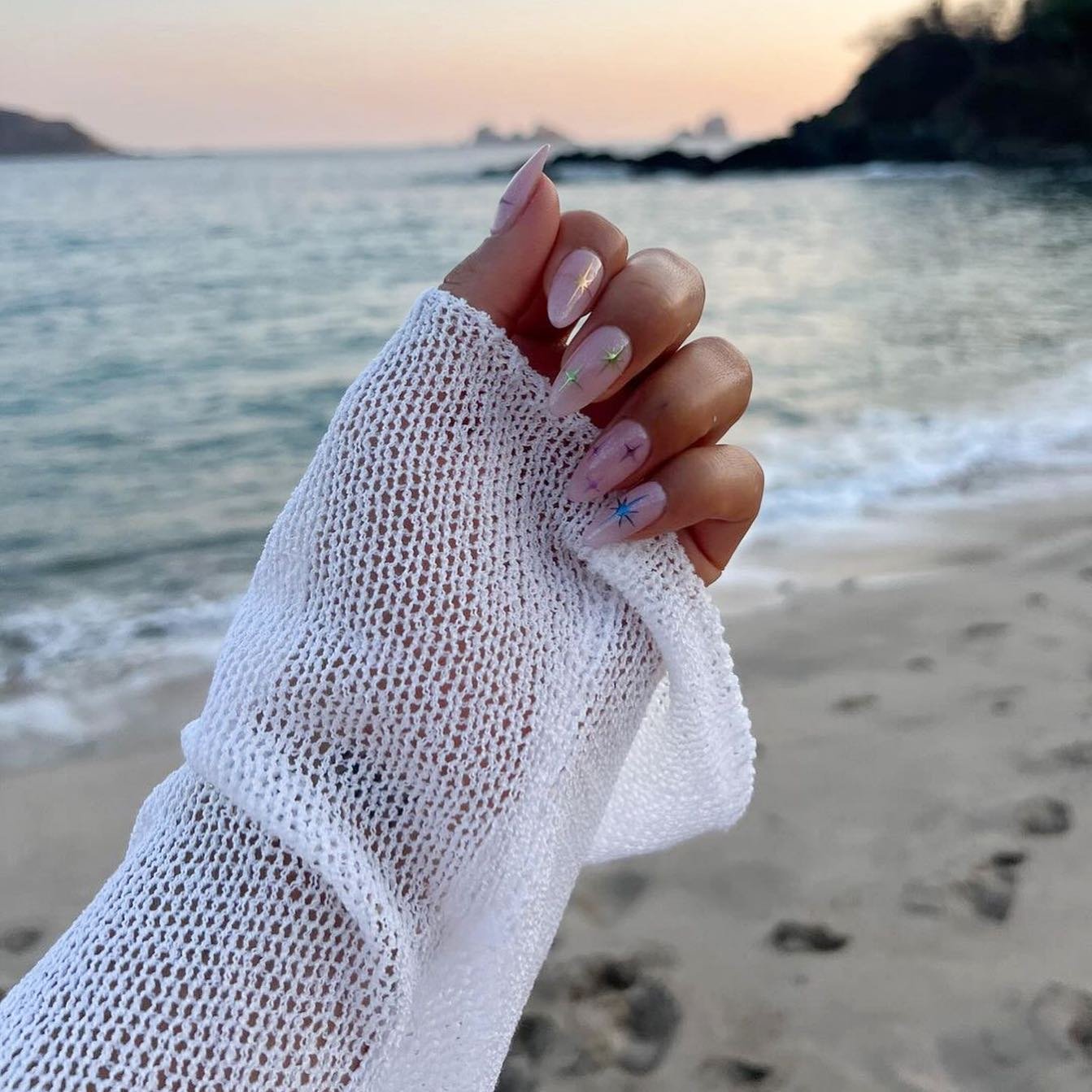 Vacation nails 💅🏽🌴🌺
Summer is coming!! Are you ready to show those nails off?

Book nails at our La Brea &amp; Silver Lake locations today. Link in bio 💕

💅🏽 by @clawsxkat 

#thepowderoomla #losangeleshairstylist #hollywoodhairstylist #lahairs