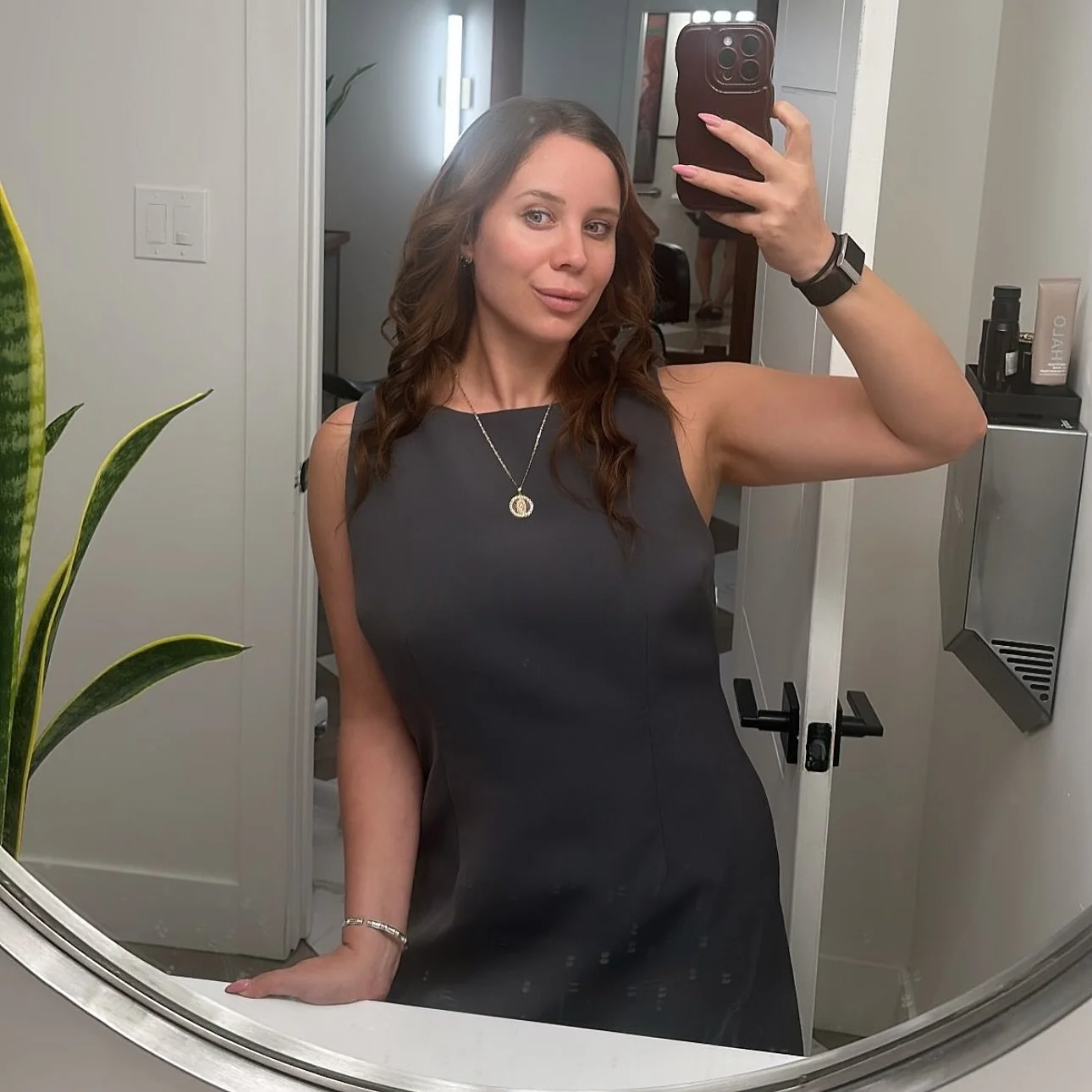 Victoria, you&rsquo;re a vision 💕✨

Gorgeous, glossy waves by our very own @bybaebecito . We love seeing our clients leave the salon feeling this good. Thank you for sharing, beautiful! 🫶🏼
