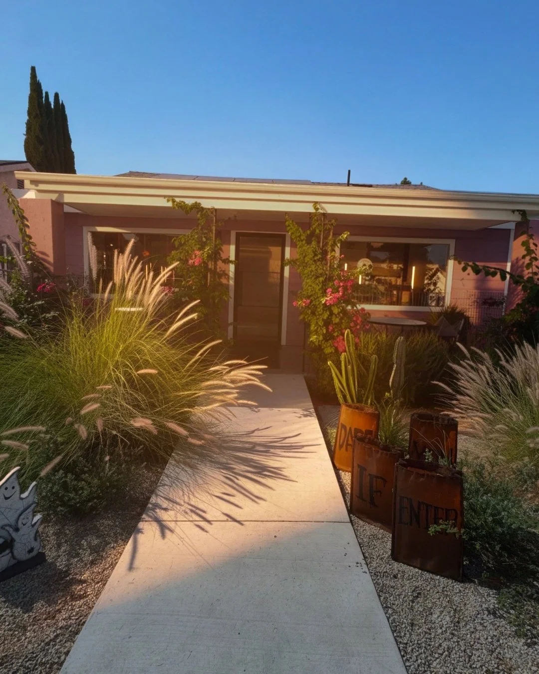 Getting spooky already 👻 Our Highland Park bungalow is all dressed up for the season &mdash; dare to enter? Your best fall hair days are waiting inside. 📍 4832 York Blvd

#highlandparkla #lahair #nontoxichair #organiccolor #hairsalon #spookyseason