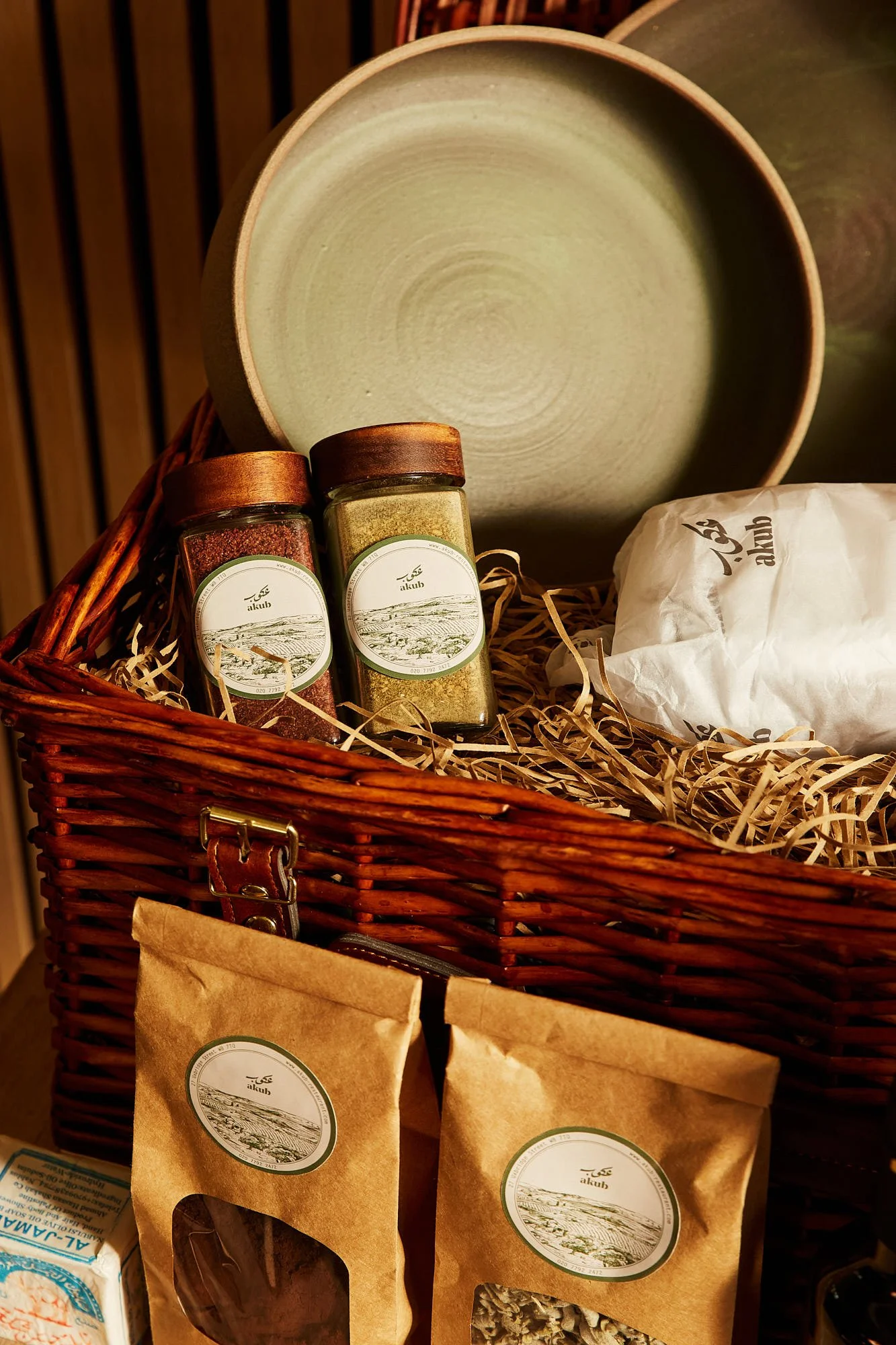 PREMIUM HAMPER CLOSED UP.jpg