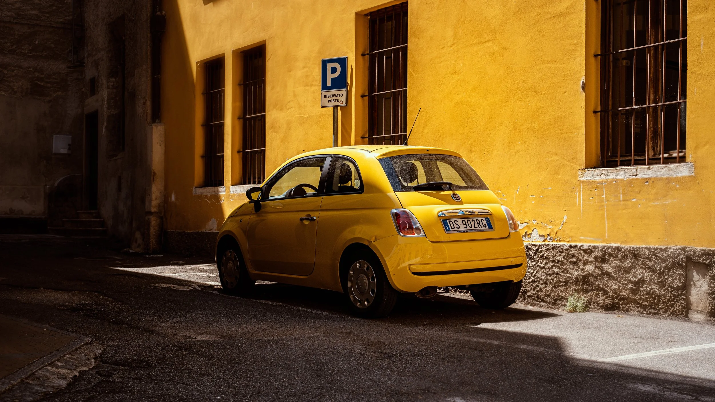 YellowCar_Italy.jpg