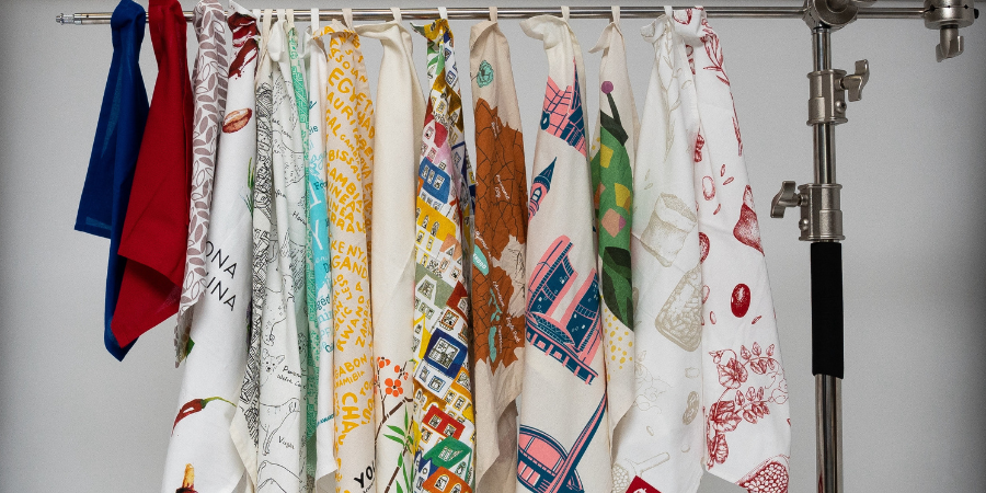 What is a Tea Towel? History, Uses & Benefits Explained
