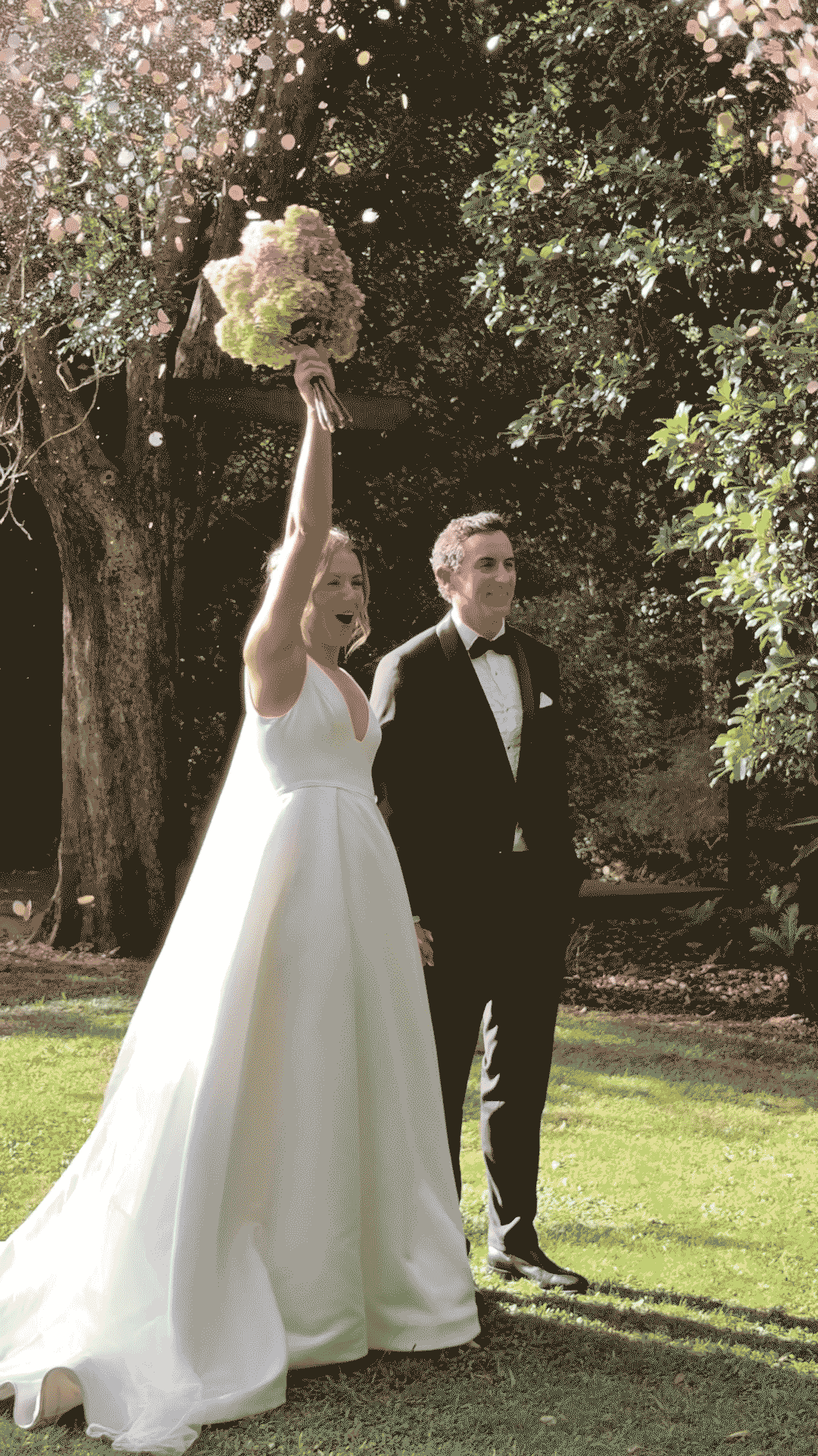 Love_Language_Marriage_Celebrant_Wedding_Dubbo_Australia_Confetti_Cannon-smaller.gif