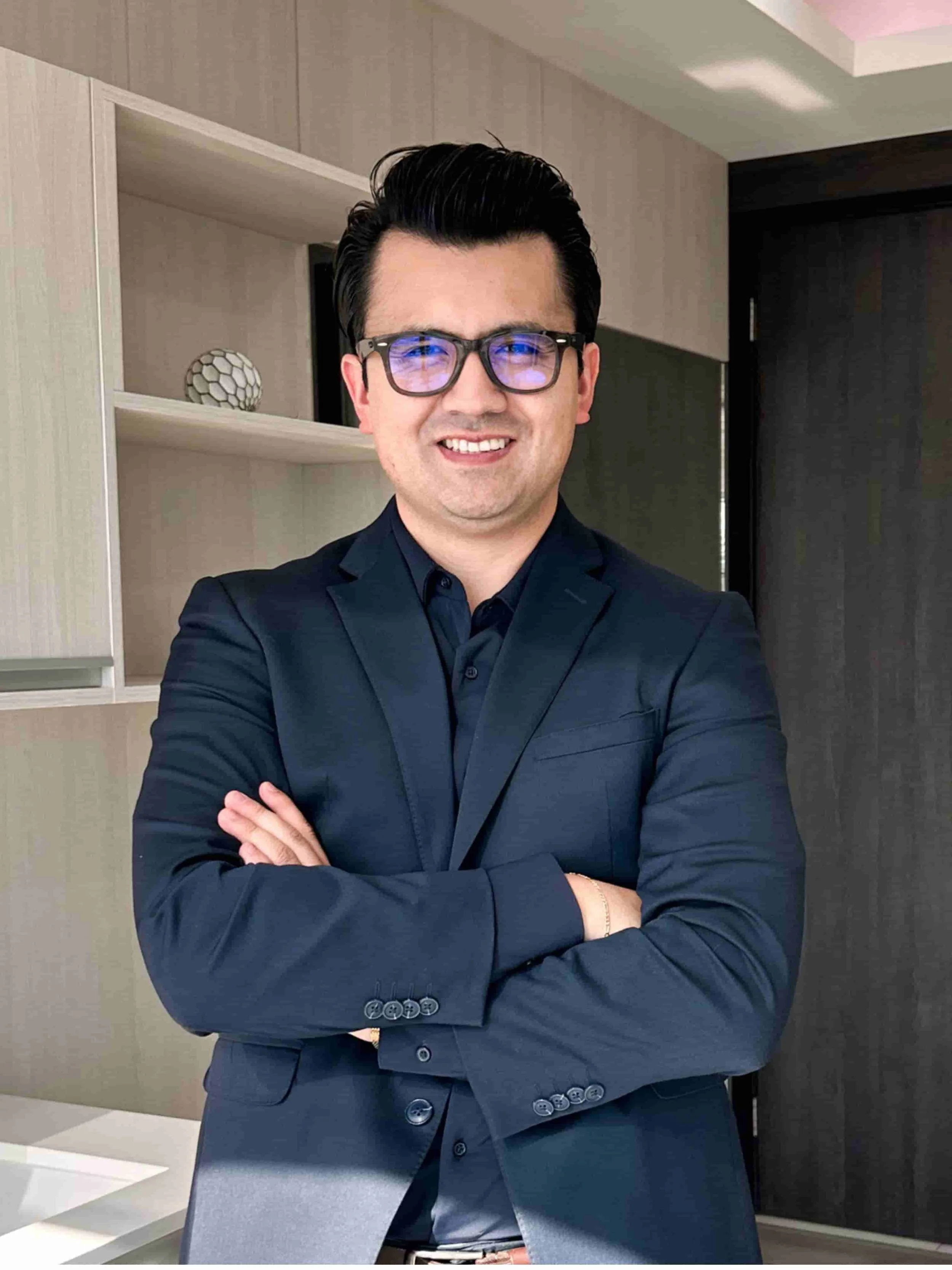 Psiquiatra en Tijuana - Dr. Ernesto en su consultorio de New City Medical Plaza, Zona Río