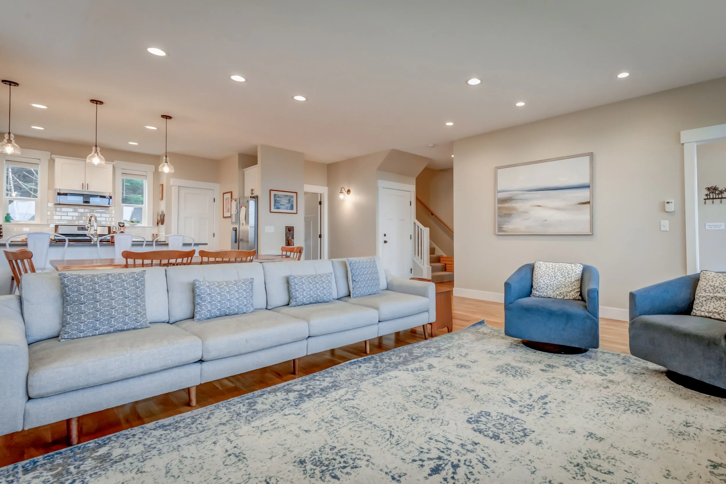 Full-Service Interior Design vs. DIY: Which Is Right for You?