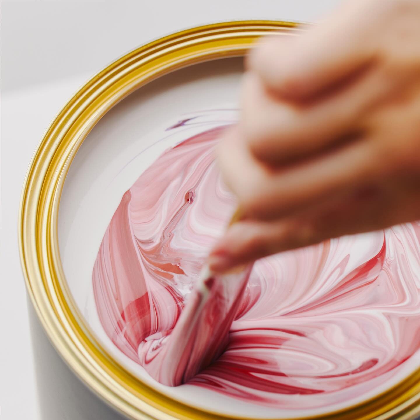 The rich layering of pigments is what gives Aalto colours their depth and complexity 🎨 ✨

Pigment by pigment, up to 10 colourants are added to create each individual hue. The resulting colours are complex and dynamic; shifting with the light of the 