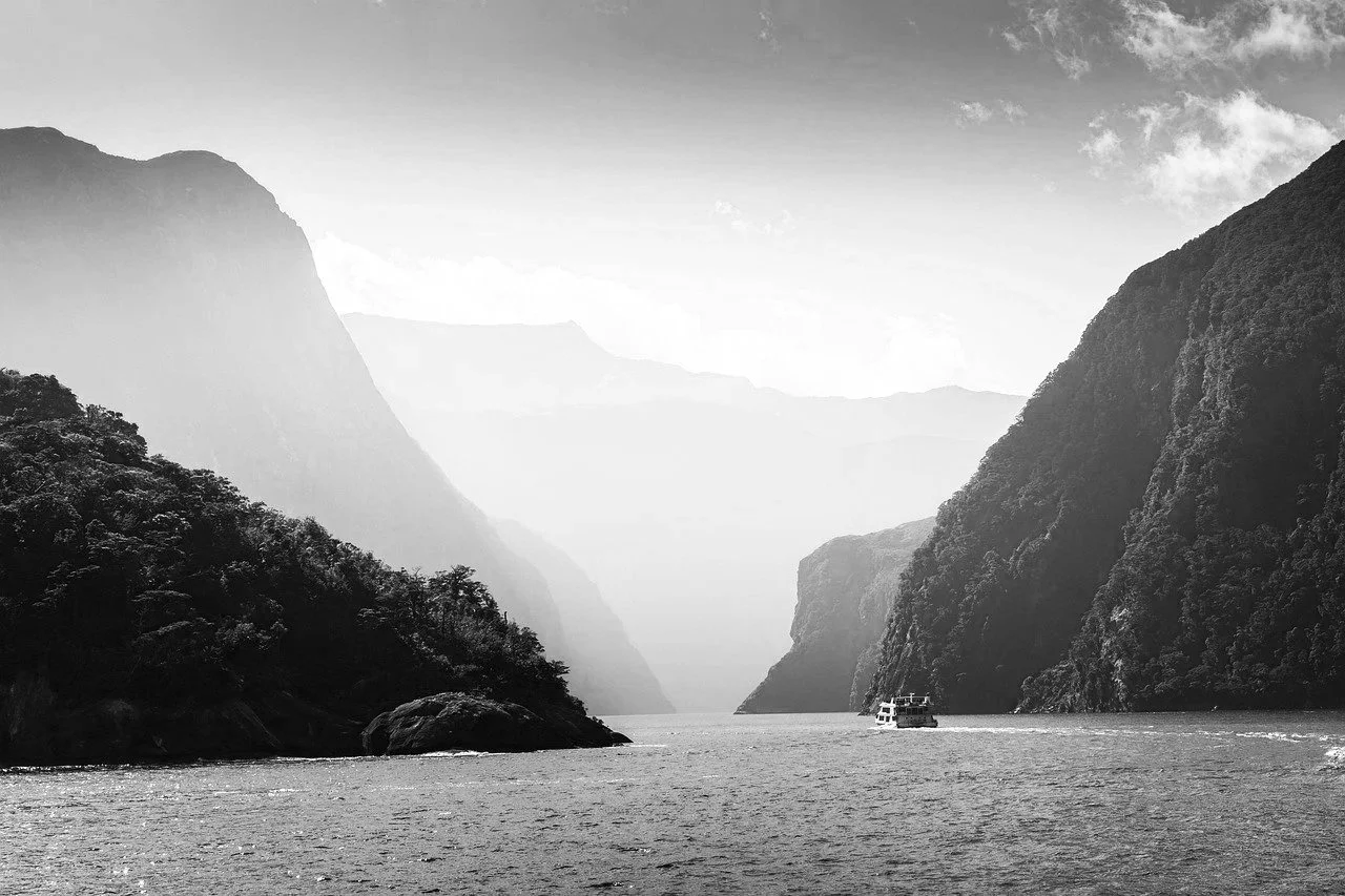 fiordland-5213711_1280.jpg
