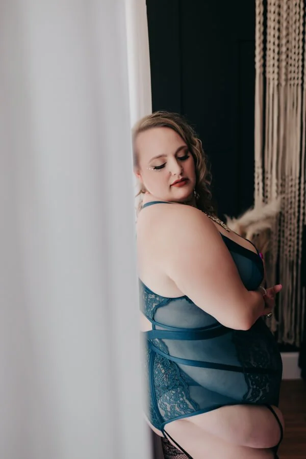 Aug2023_Miss-Ms-Boudoir-Experience-Blog__Samantha-Turner-Photography__4.jpg