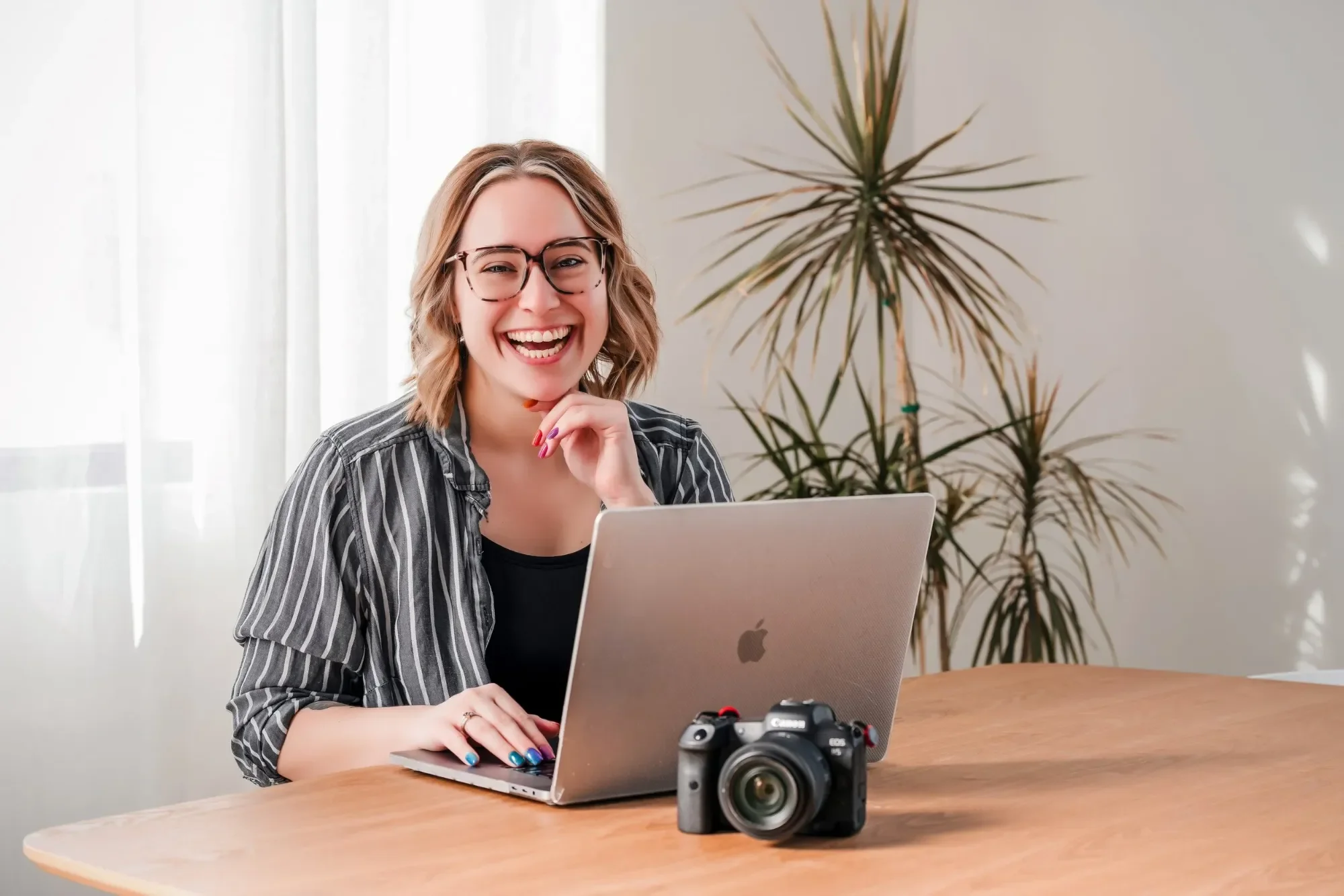 Samantha's casual portrait, sitting on a white couch