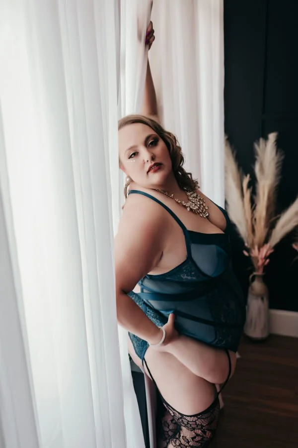 Aug2023_Miss-Ms-Boudoir-Experience-Blog__Samantha-Turner-Photography__3.jpg
