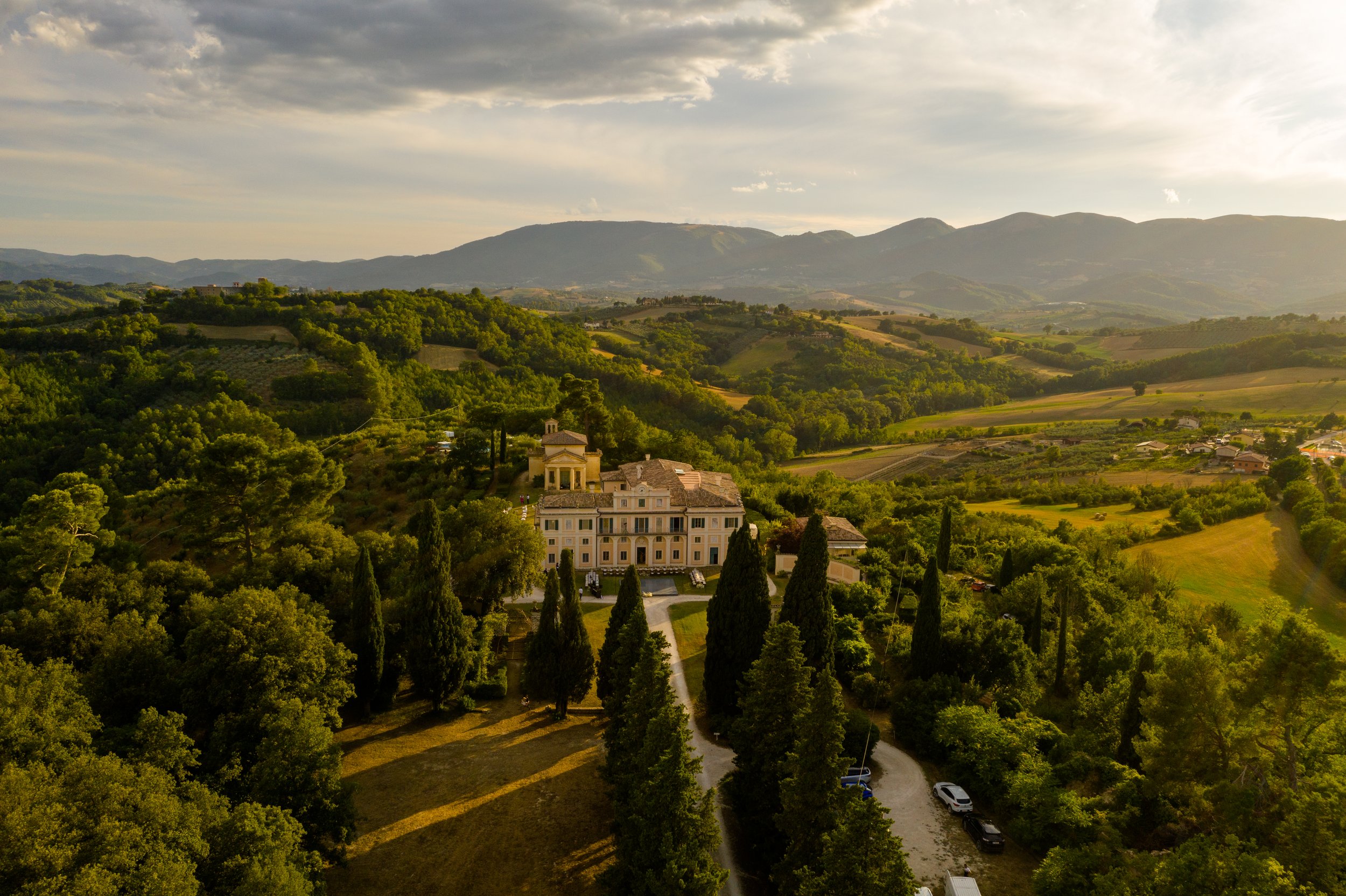 Aerial view of Villa Pianciani, a luxury destination wedding venue in Umbria, Italy.