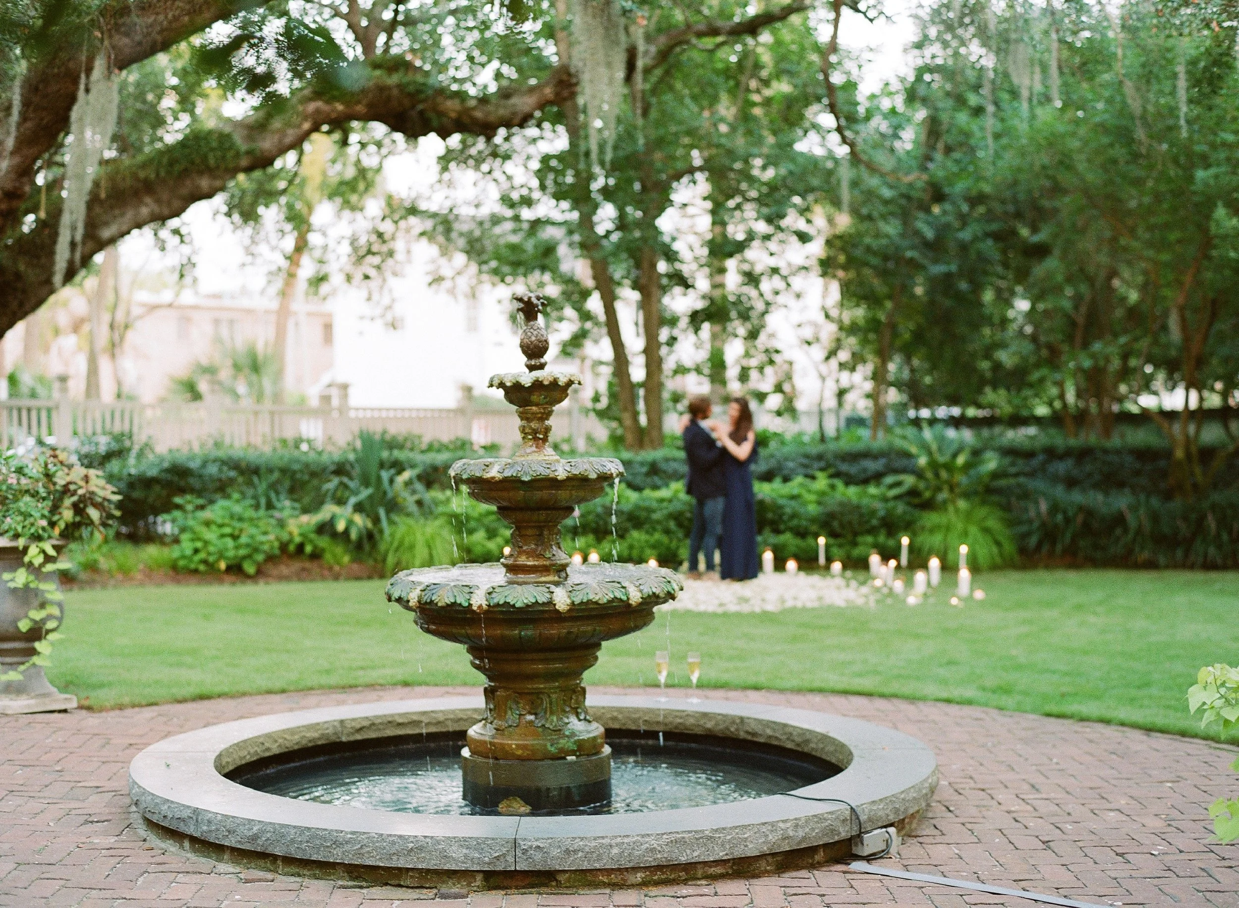 thomas-bennett-house-proposal-photography-fountain.jpg