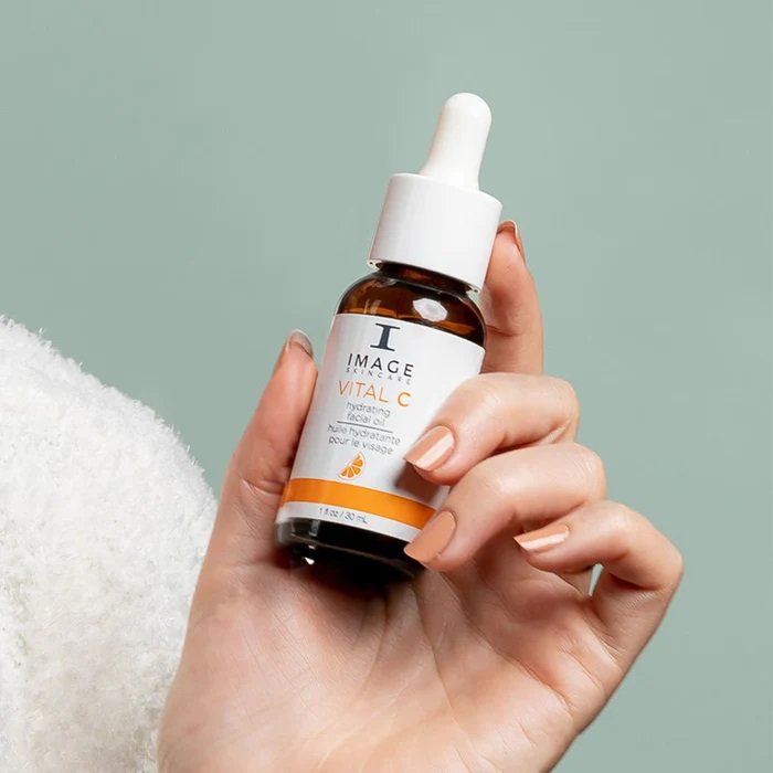 VITAL-C-hydrating-facial-oil-04_1200x1200_fc17aacb-a135-4465-9786-ffe2200fa8c9_700x.jpg
