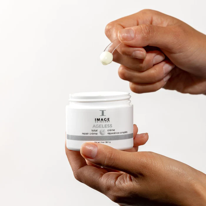 AGELESS-total-repair-creme-04_1200x1200_bfb5a07f-1a1f-4580-9e9f-339010185120_700x.png
