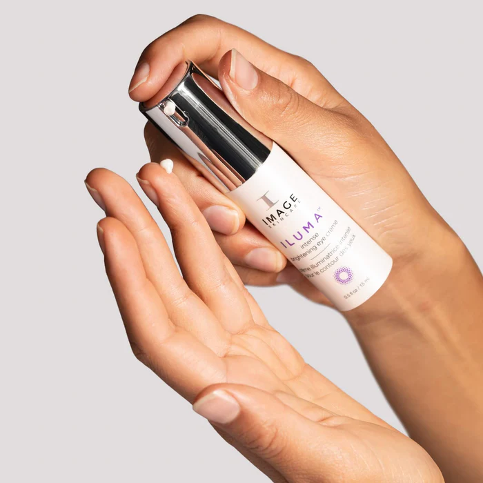 ILUMA-INTENSE-BRIGHTENING-EYE-CREME-LIFESTYLE-01_700x.png