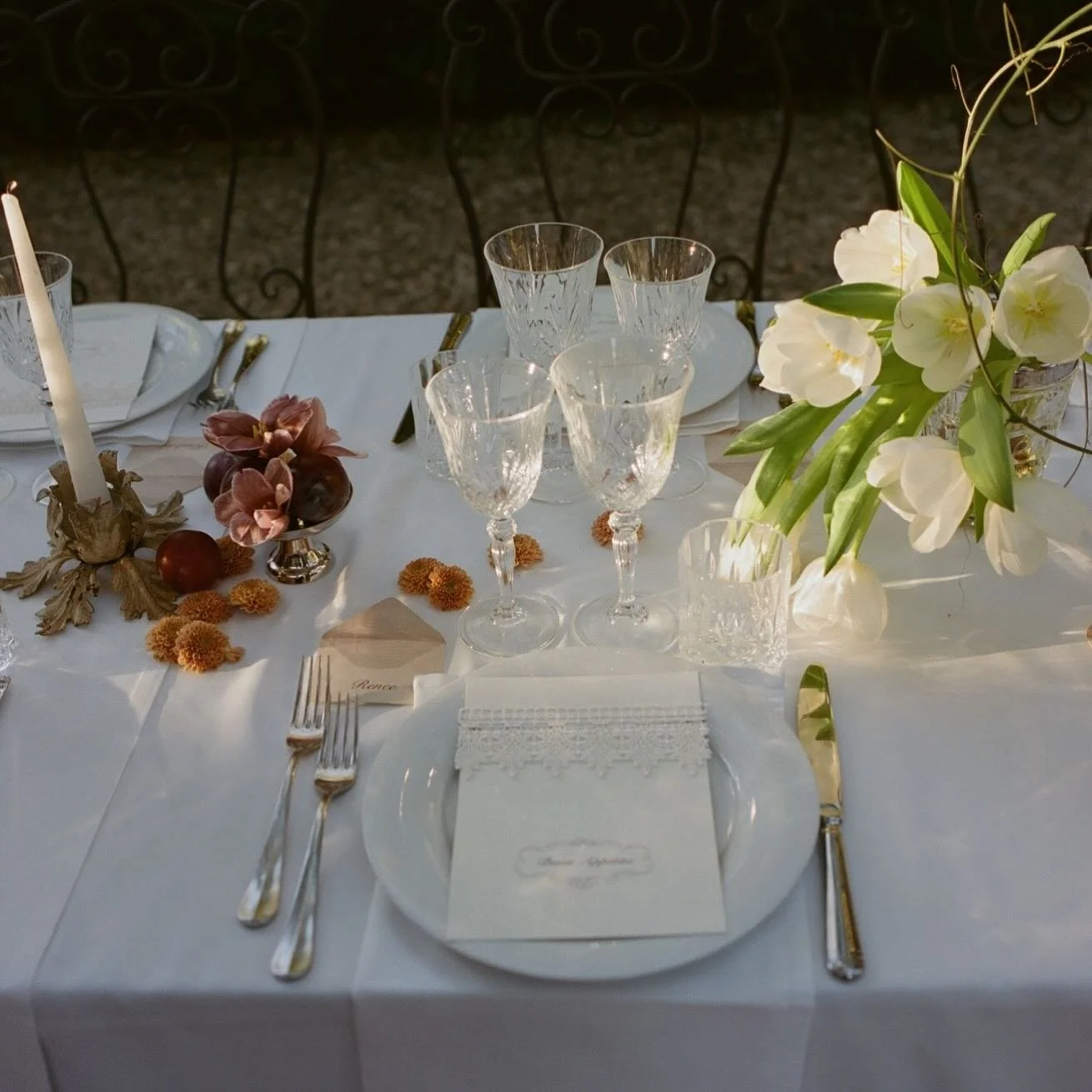 A table scape I think about regularly 🥀

Planning &amp; Design: @lalindi_events
Venue: @borgostommenano
Photo: @taylorandporter&nbsp;
Video: @unknown__films
Content: @capturedby.diletta
Photobooth: @ideaphotobooth
Florals: @marypoppies &amp; @appari