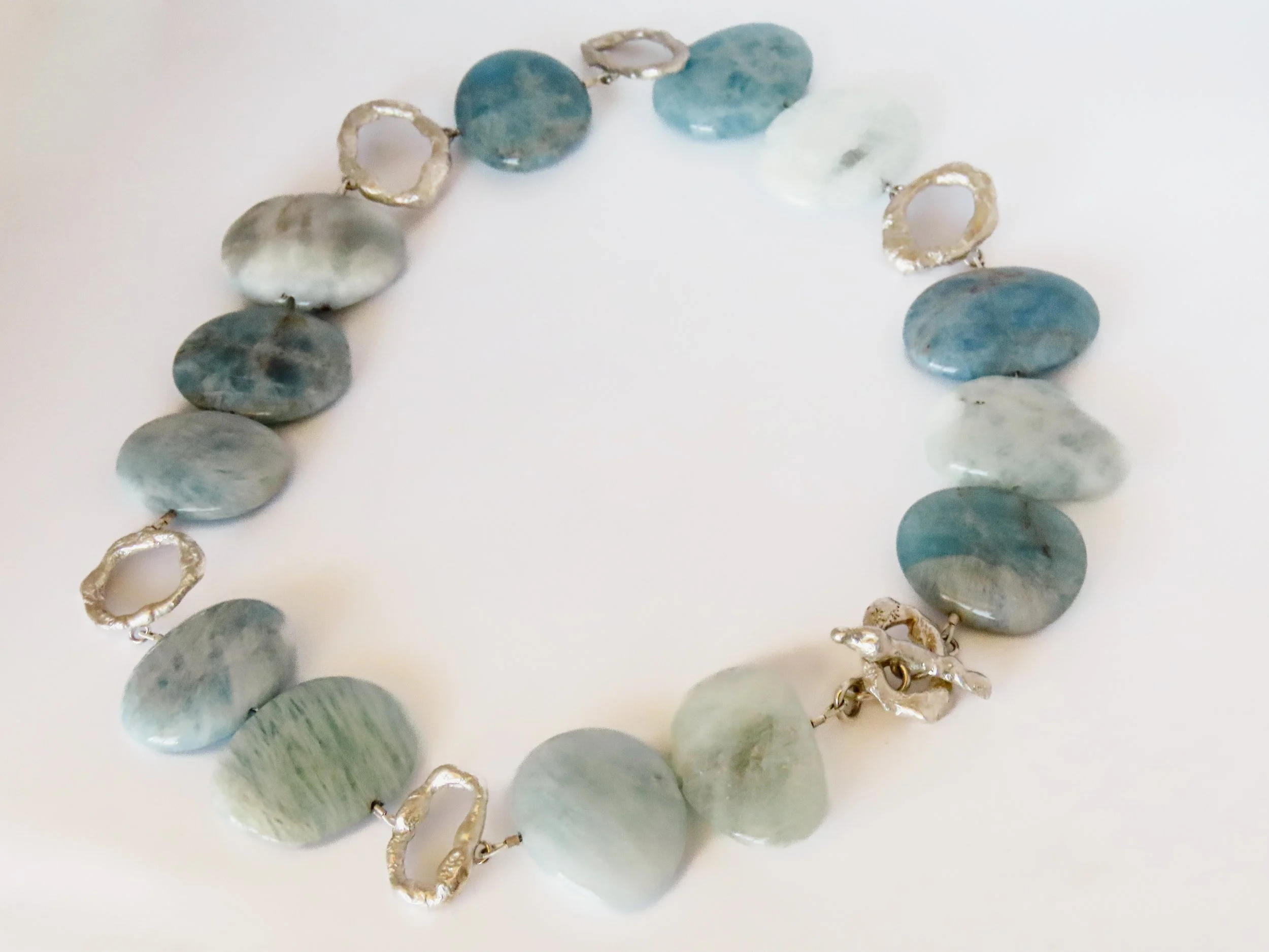 Aquamarine and organic links