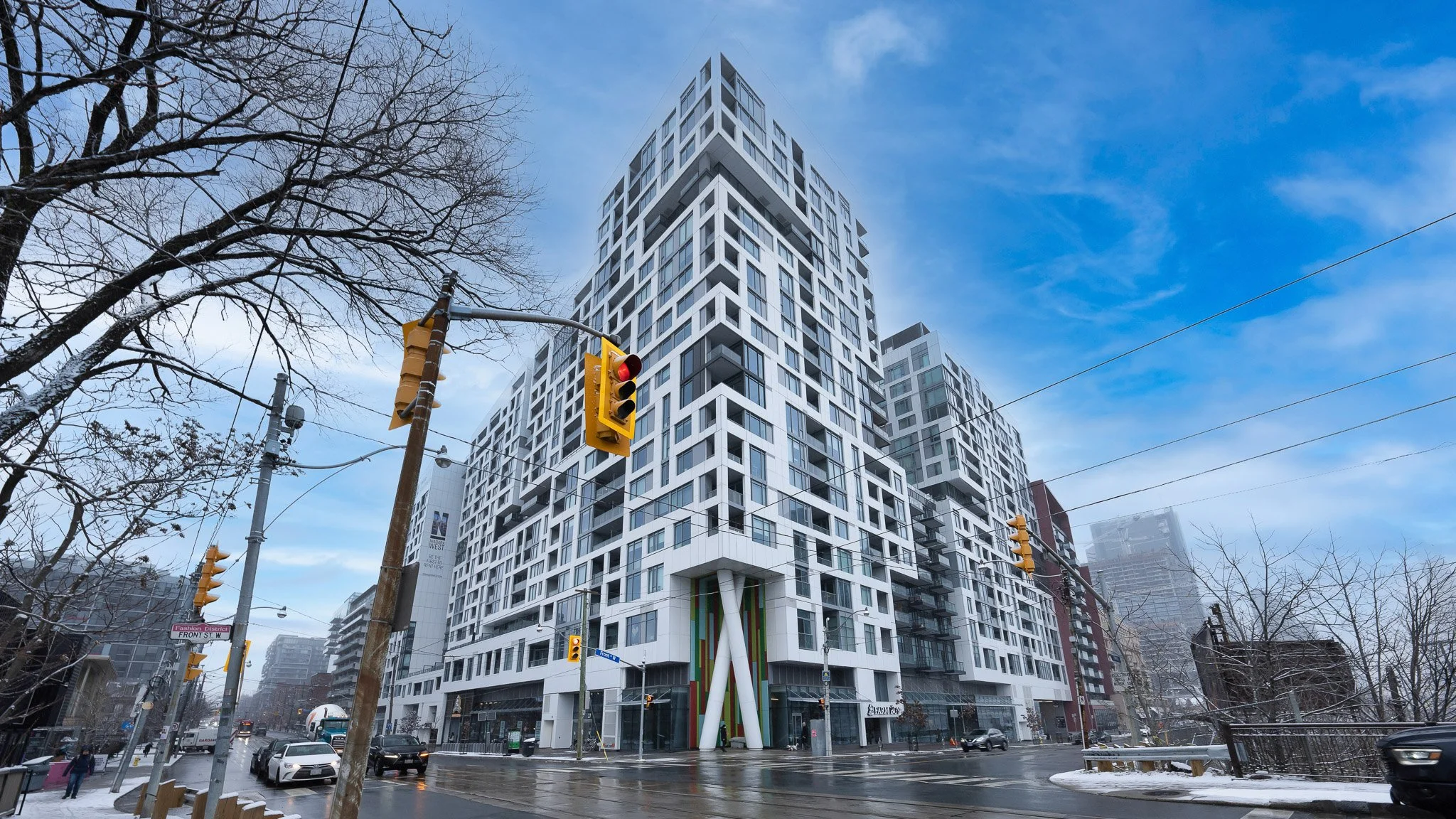 512 - 27 Bathurst Street Toronto