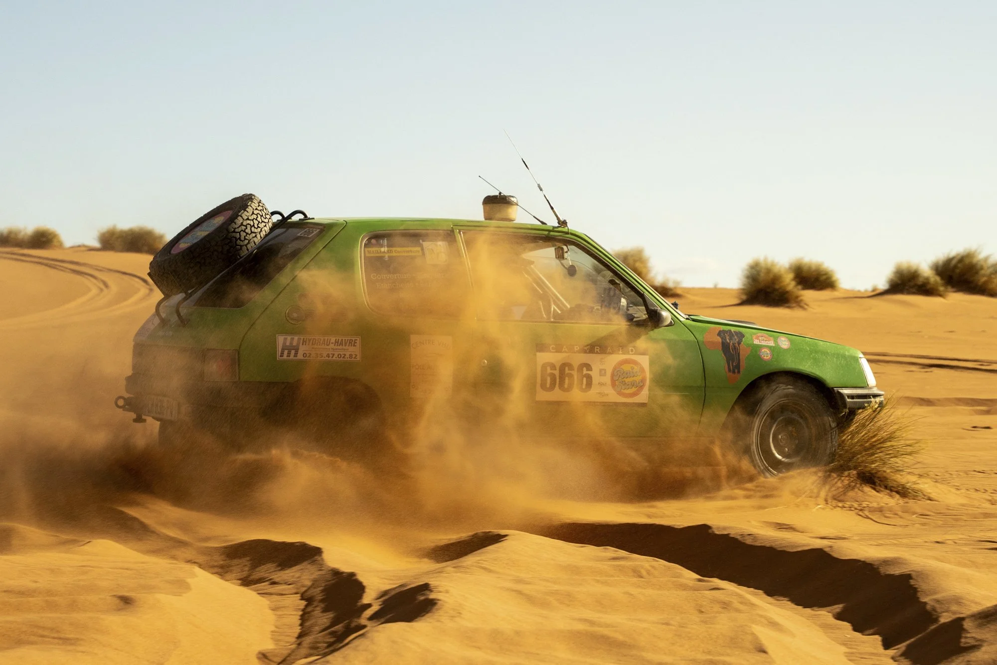 voiture dans le désert