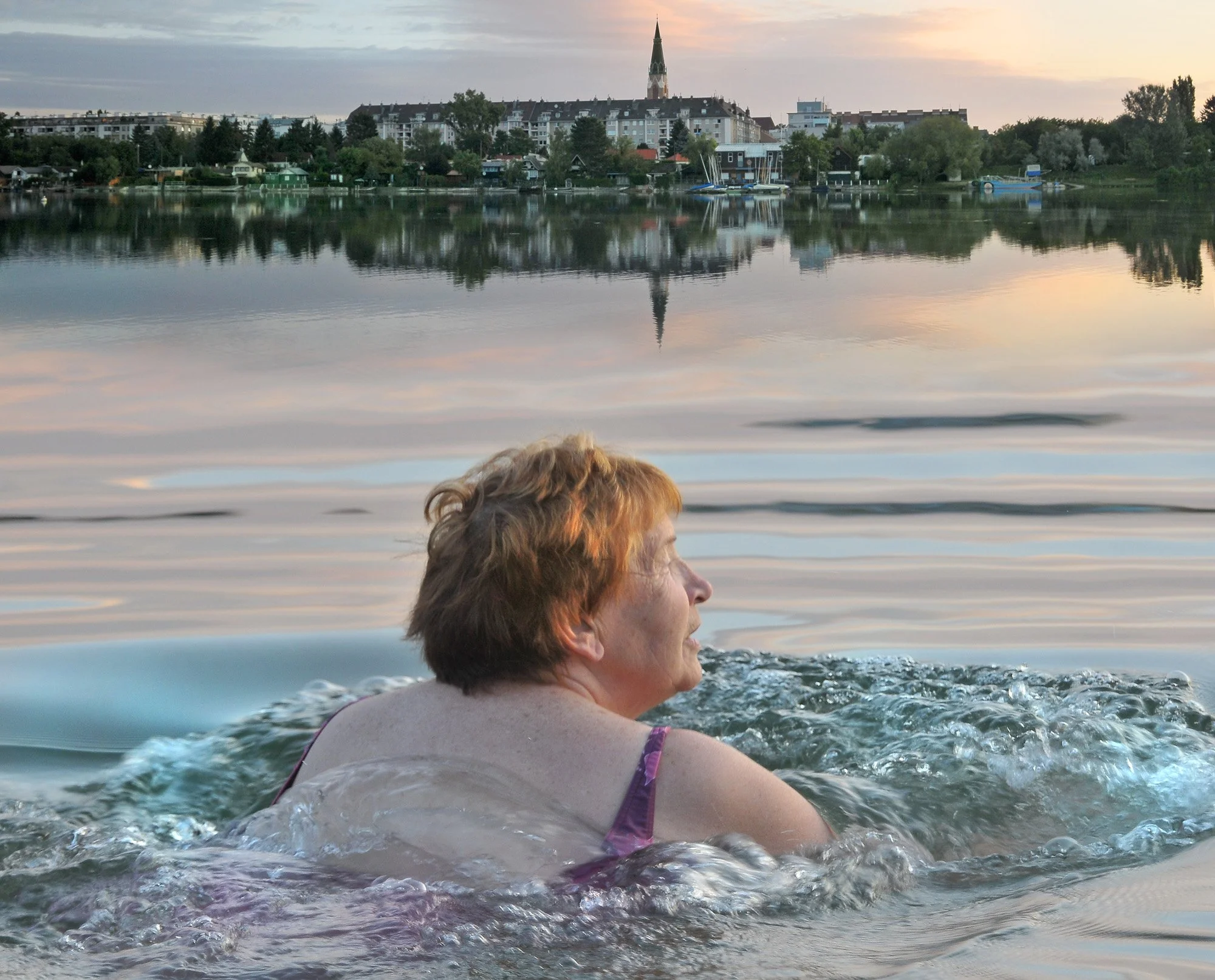 Agnes Thinschmidt – Wenn bald die Wassertemperatur passt, starte ich täglich um 05:15 Uhr los, fahre zur Neuen oder Alten Donau und schmeiße mich in die Fluten.
Das brauche ich einfach, dann ist der Tag gleich viel schöner.