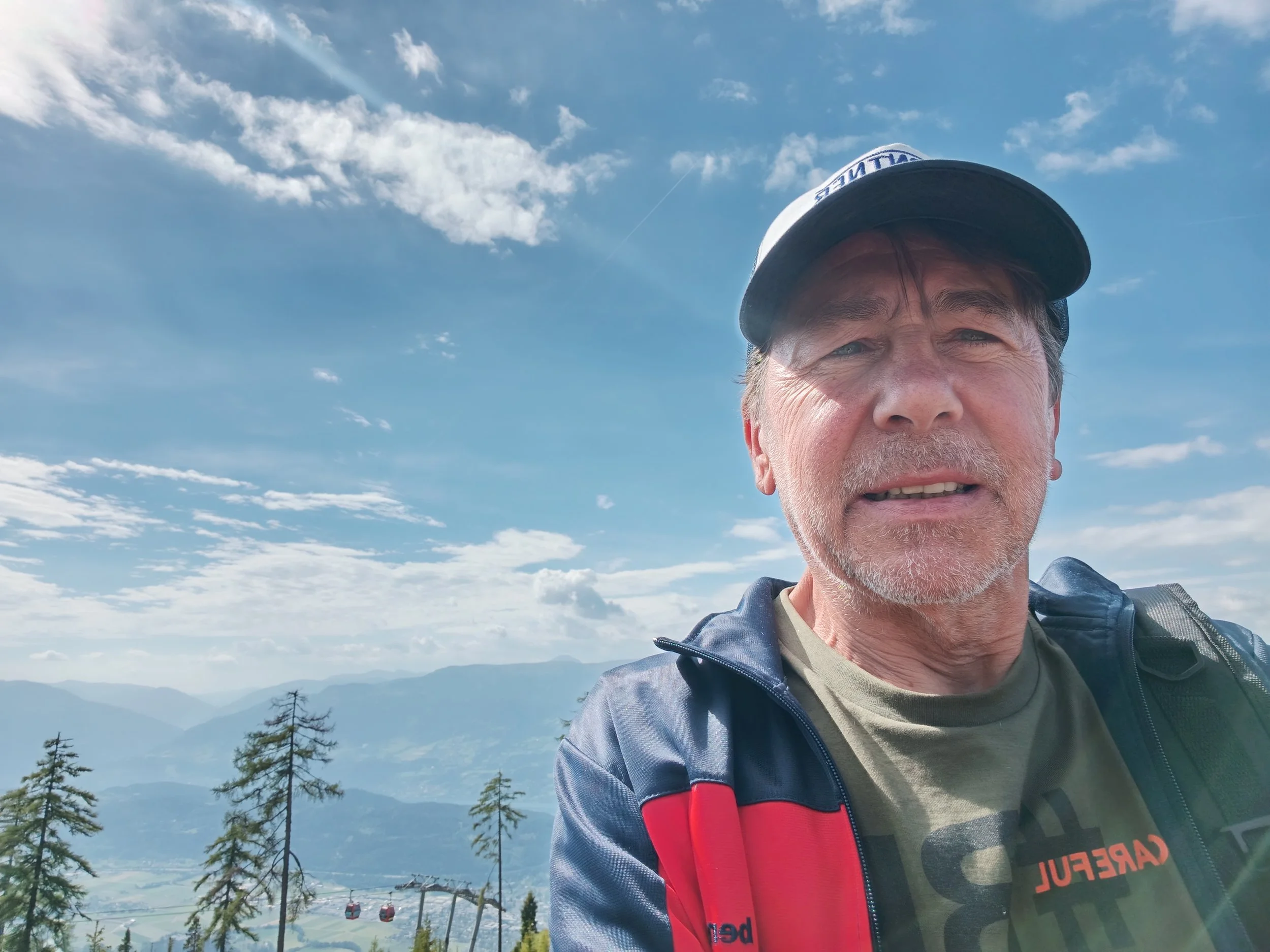 Adalbert Holzfeind – Ich bin so oft wie möglich in den Bergen wandern – dort sind auch angenehmere Temperaturen als im Tal. Außerdem  genieße ich die gesunde Bergluft bei einer zünftigen Almhütte. 