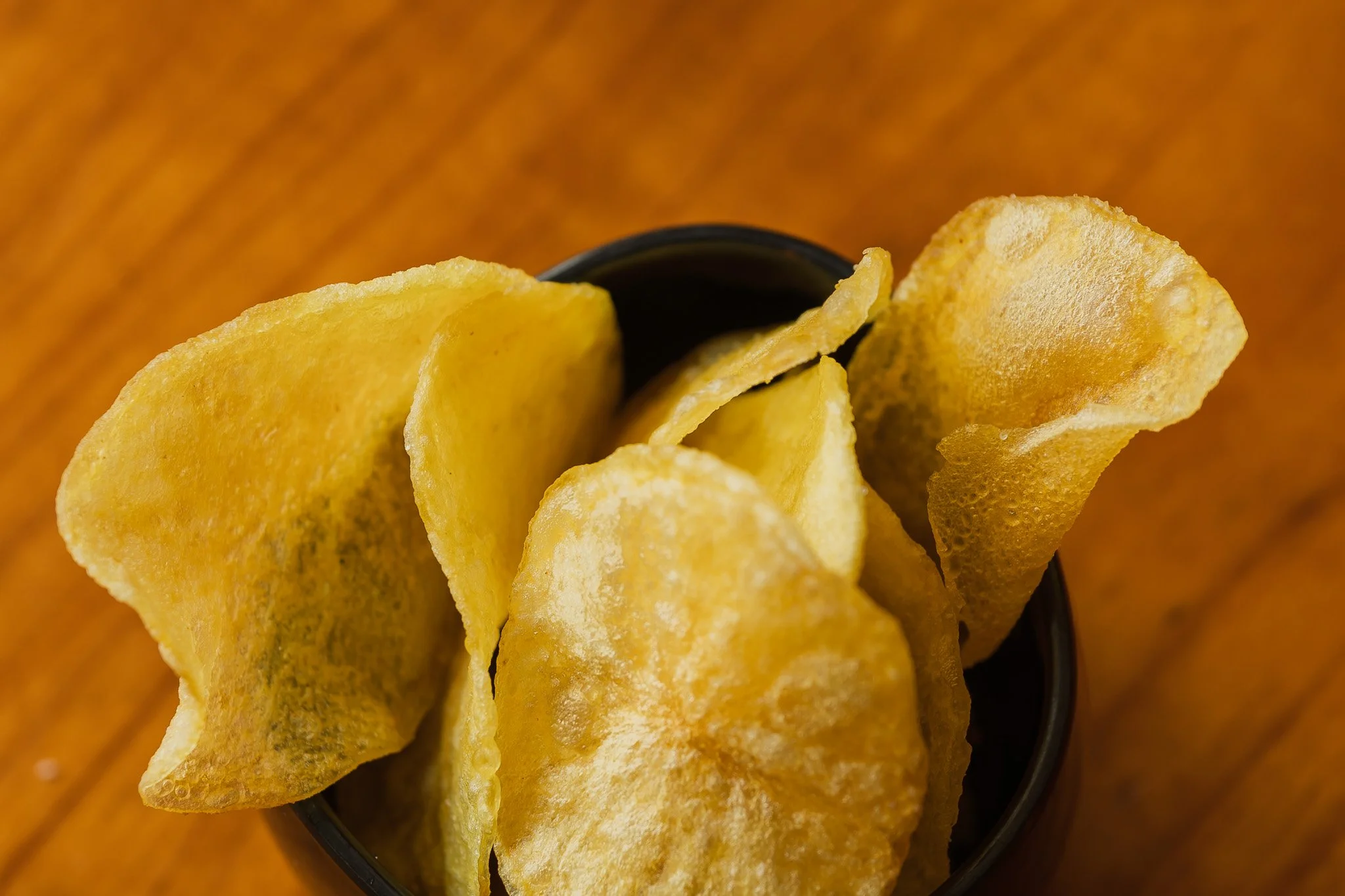 Chips de patate faites maison conformément au label fait maison.