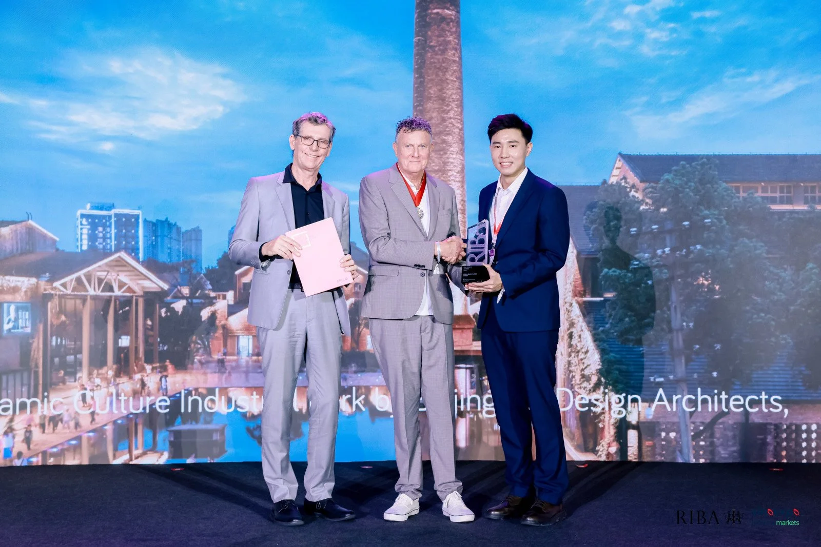 30808007 gala dins 2.jpg