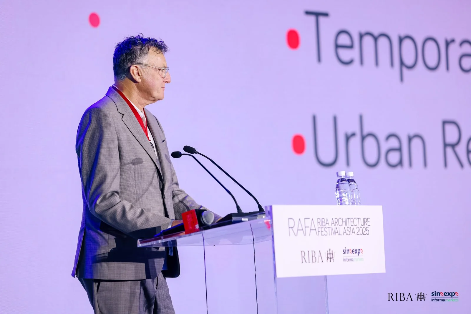 27954748 gala dins 6.jpg