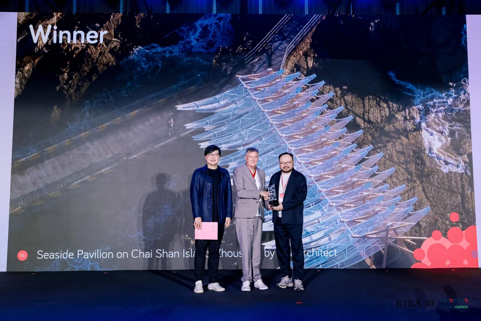 29947369 gala dins 4.jpg