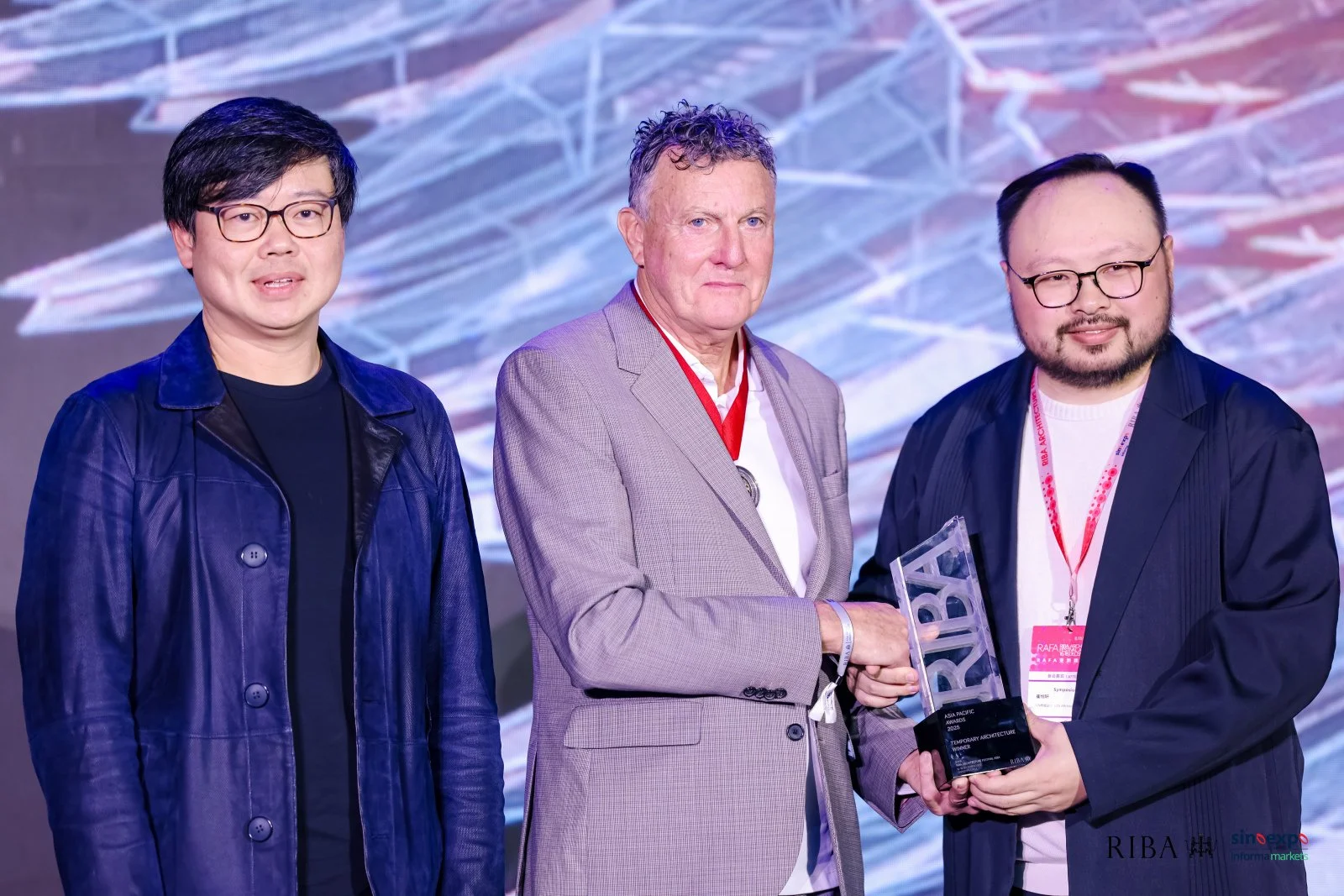 28777142 gala dins 3.jpg