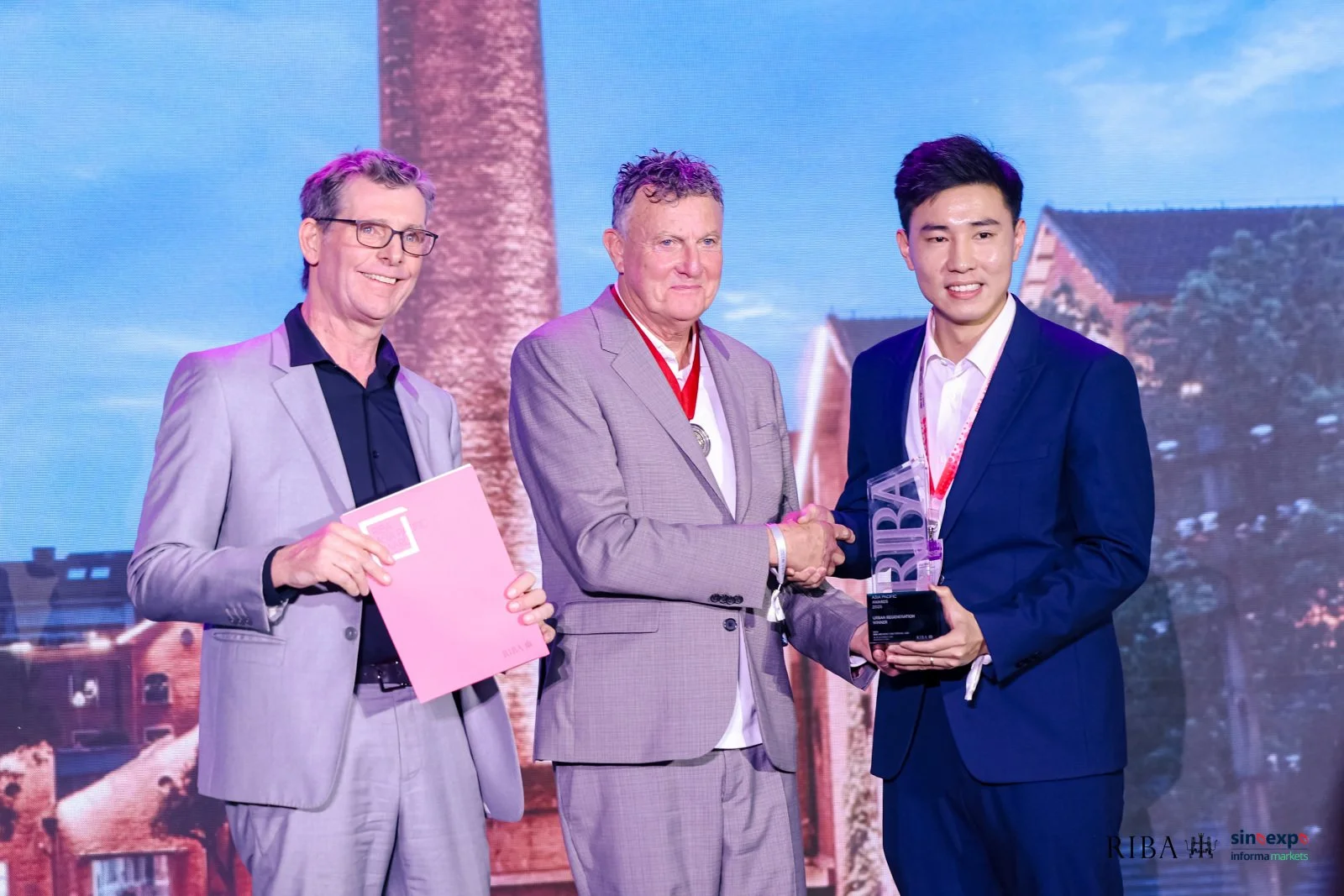 29425181 gala dinner1.jpg