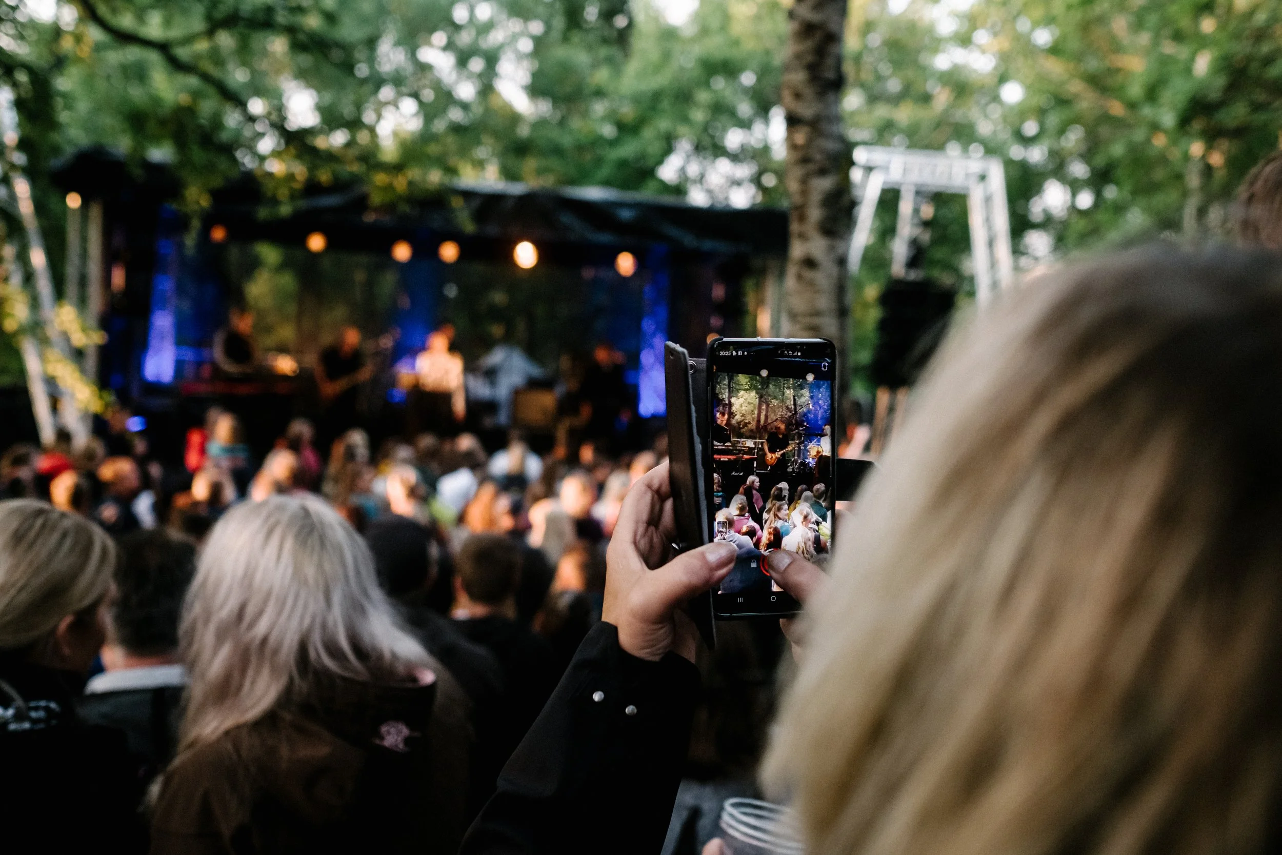 søker unge, lokale artister!