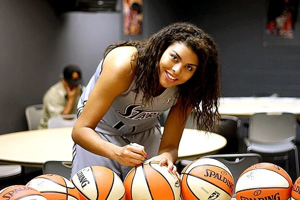 wnba foto.jpg