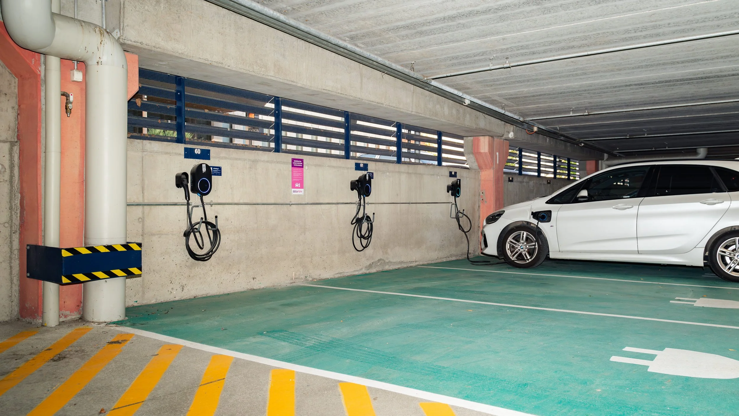 Plaza Centrumin sisäpysäköintihalli, jossa go-e Charger Pro latauslaitteet