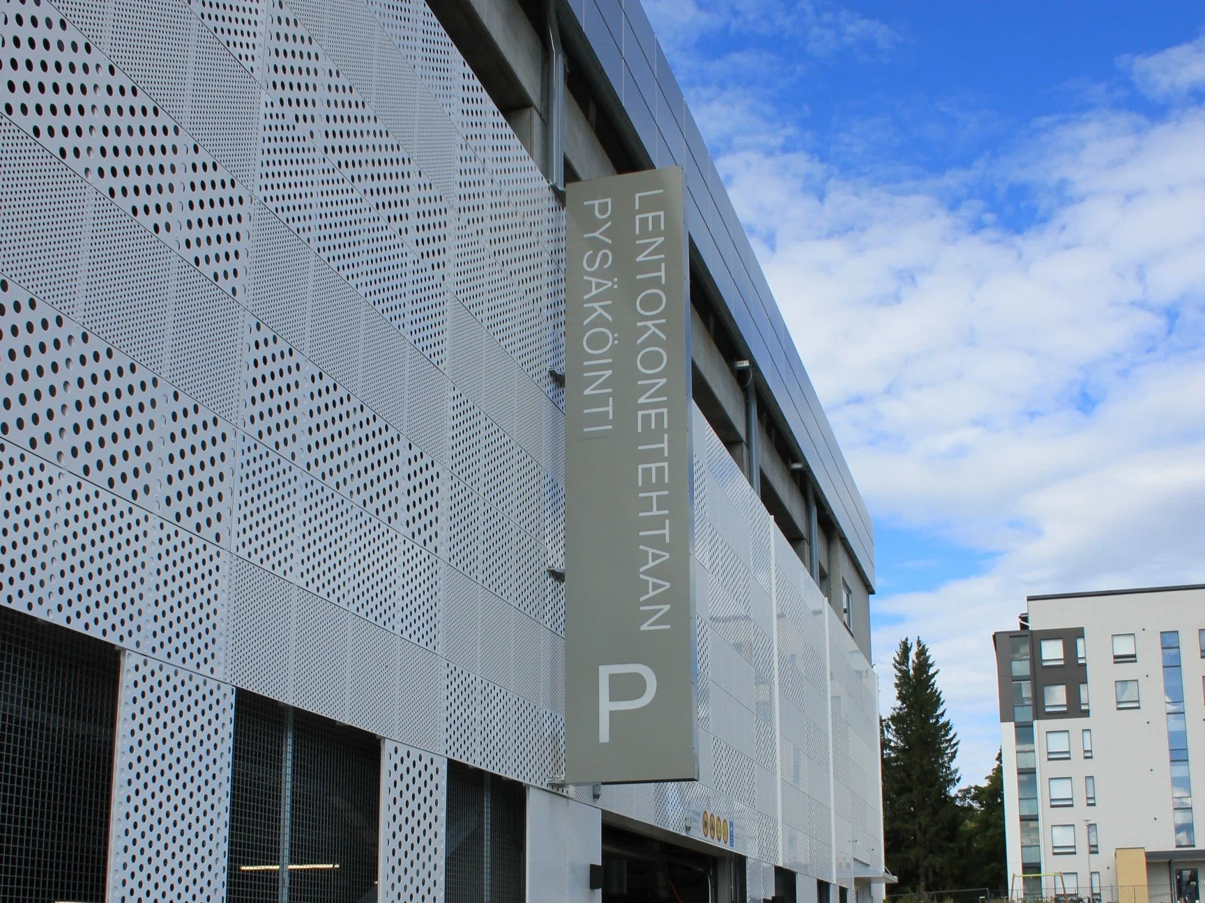 eParking Real Estate Company Lentokonetehtaan Pysäköinti Oy