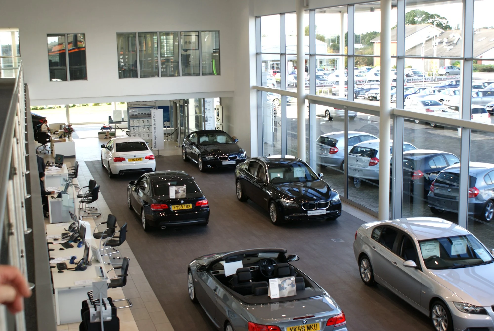 15 - Showroom - 4.jpg