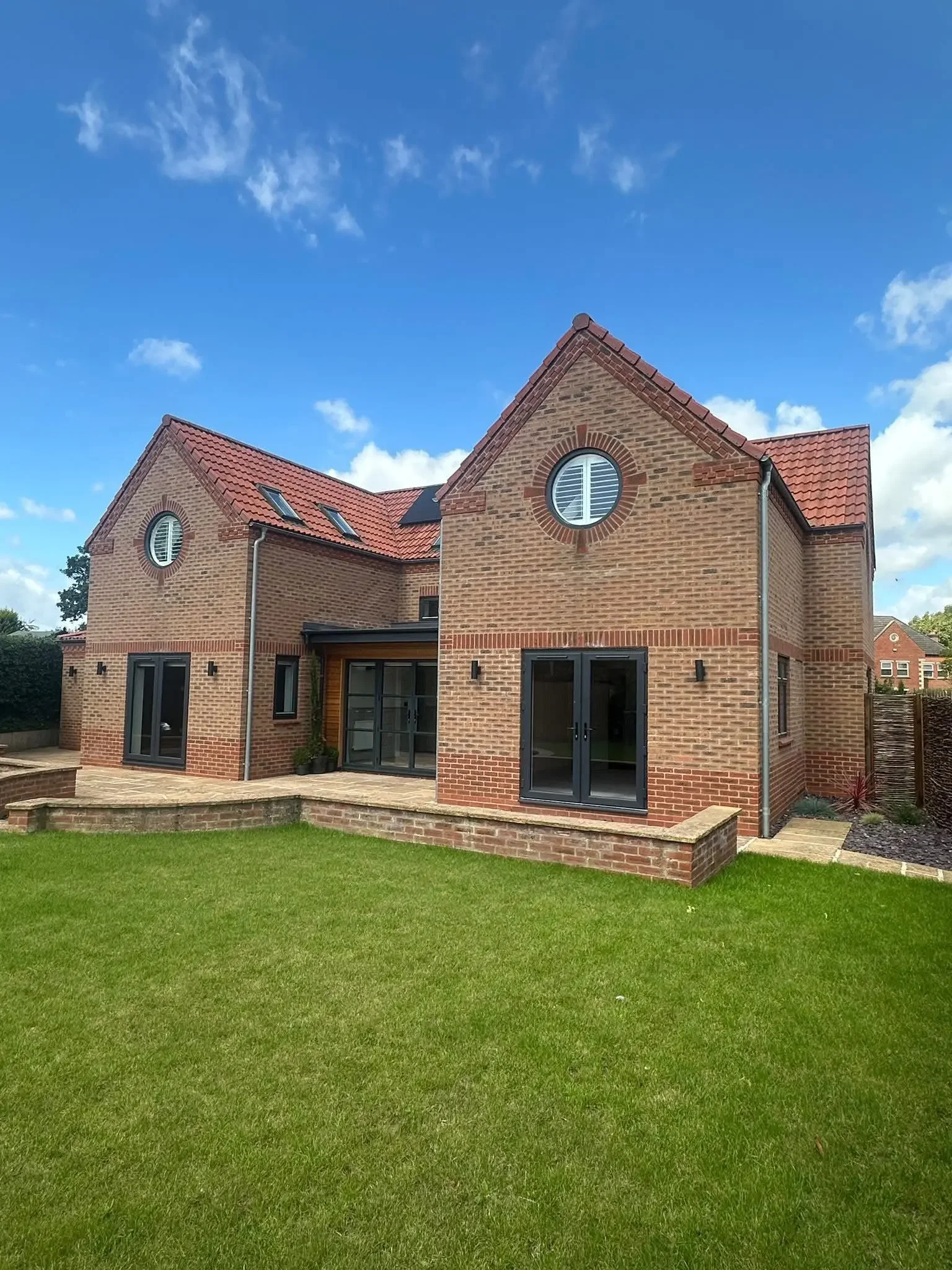 Rio Drive external & garden.webp